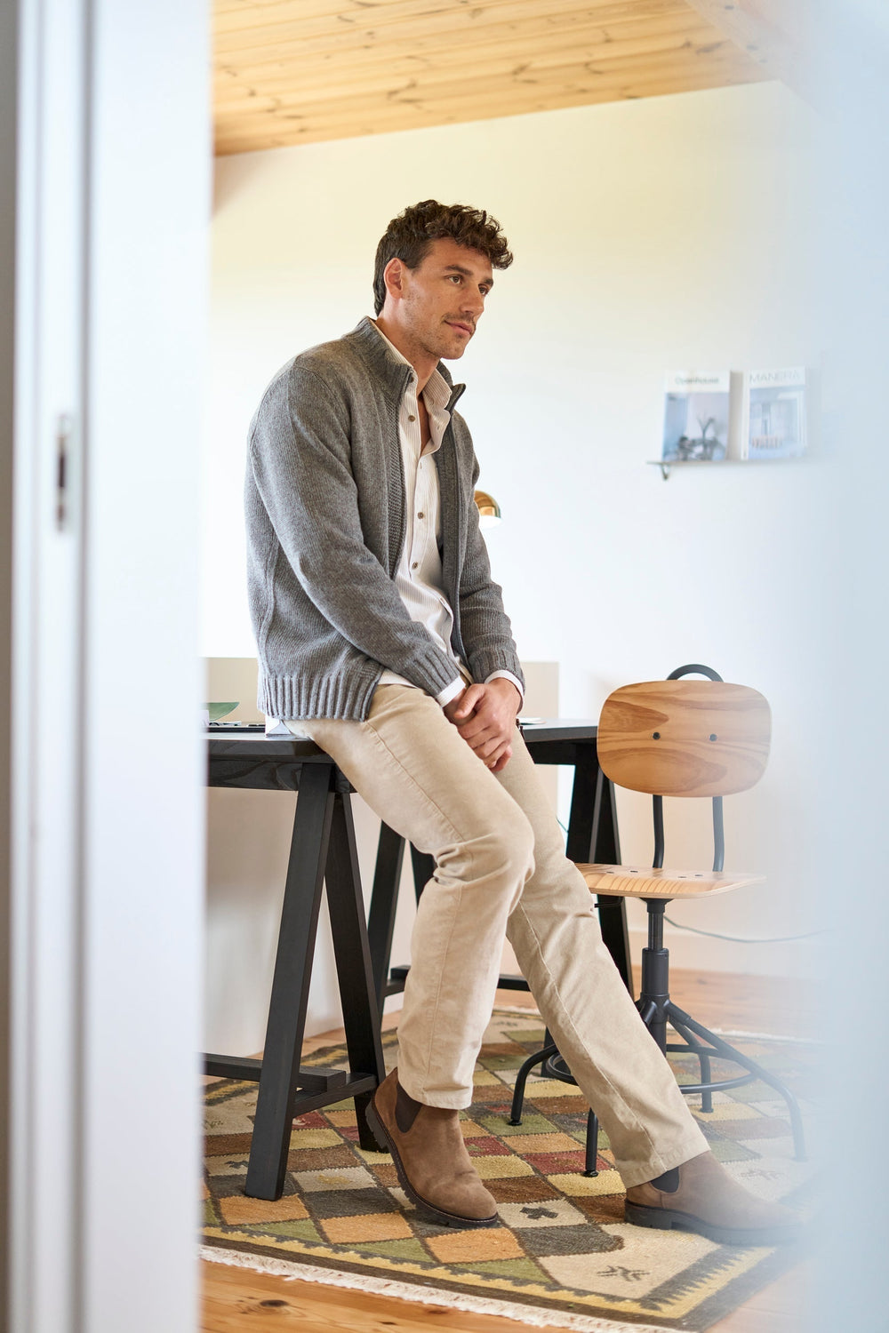 Pantalones de hombre: qué estilos elegir y cómo combinarlos.