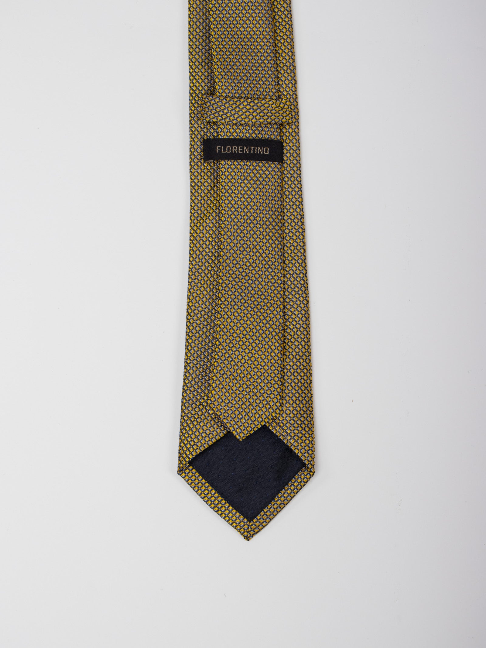 Corbata seda estructura
