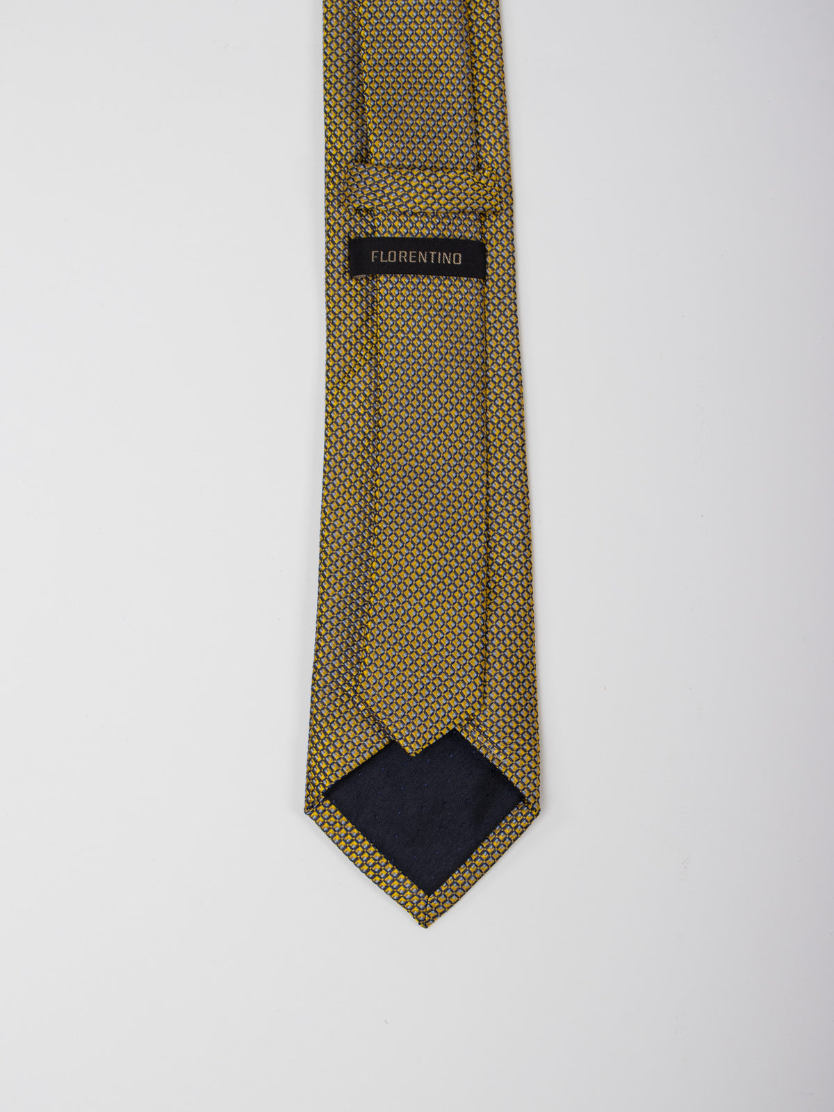 Corbata seda estructura