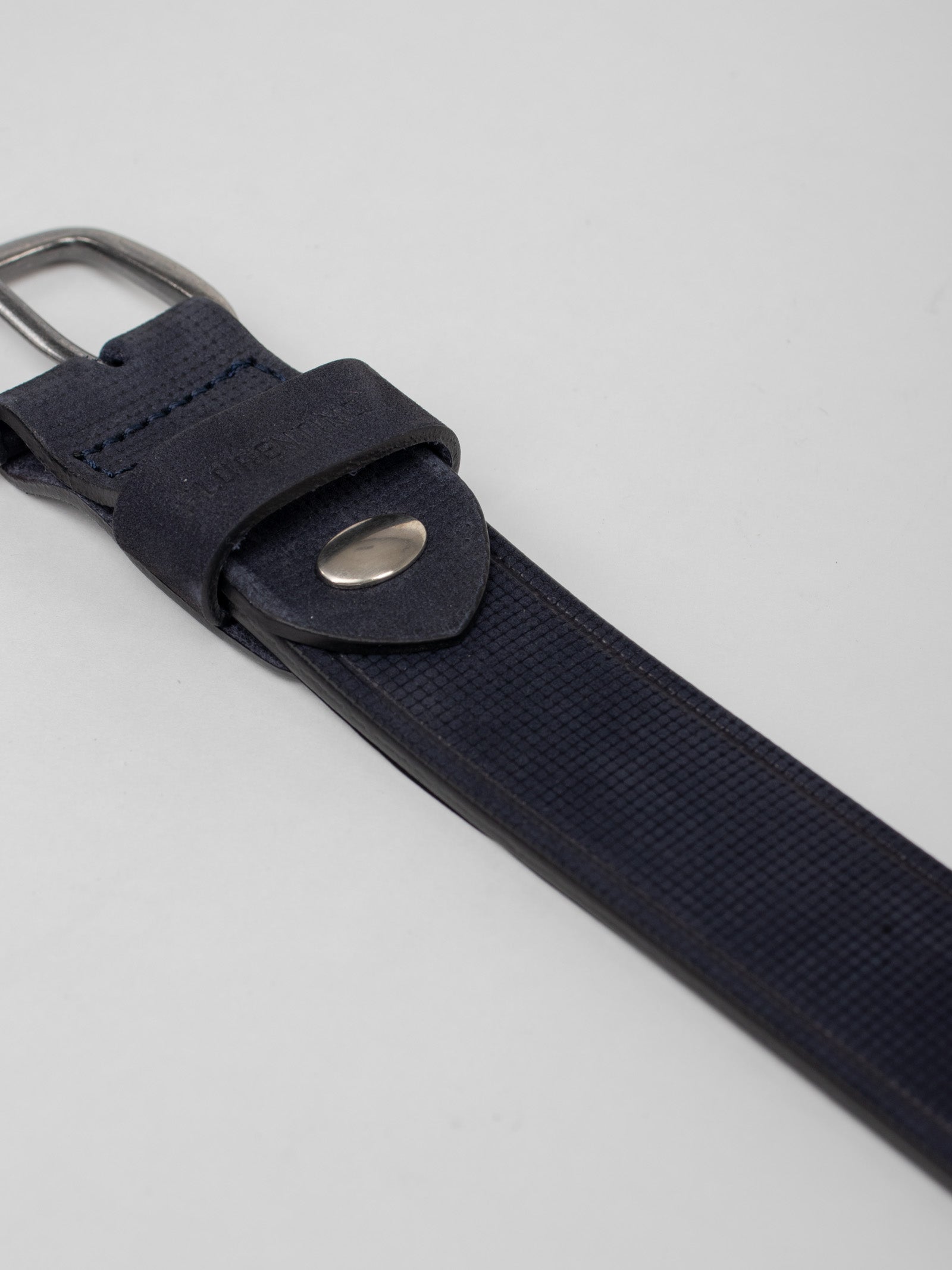 Cinturón piel grabada