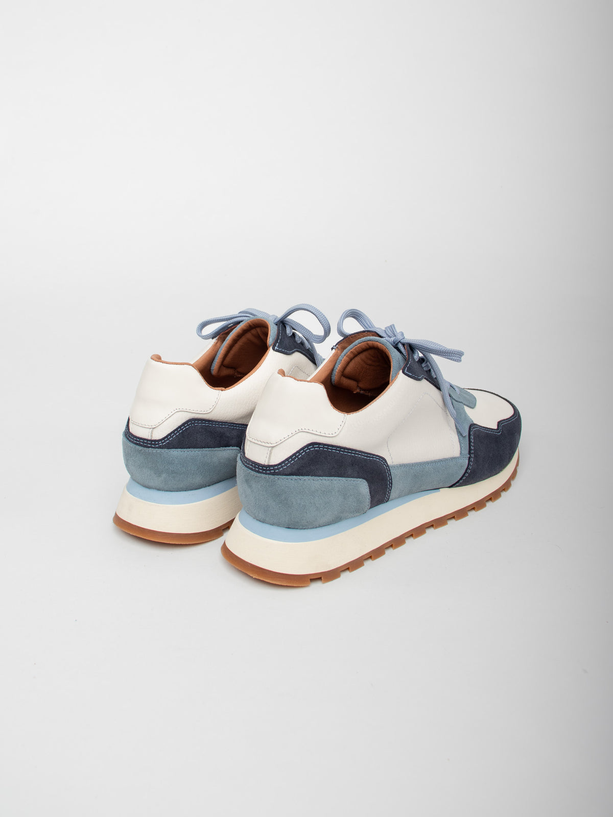 Combined leather trainers