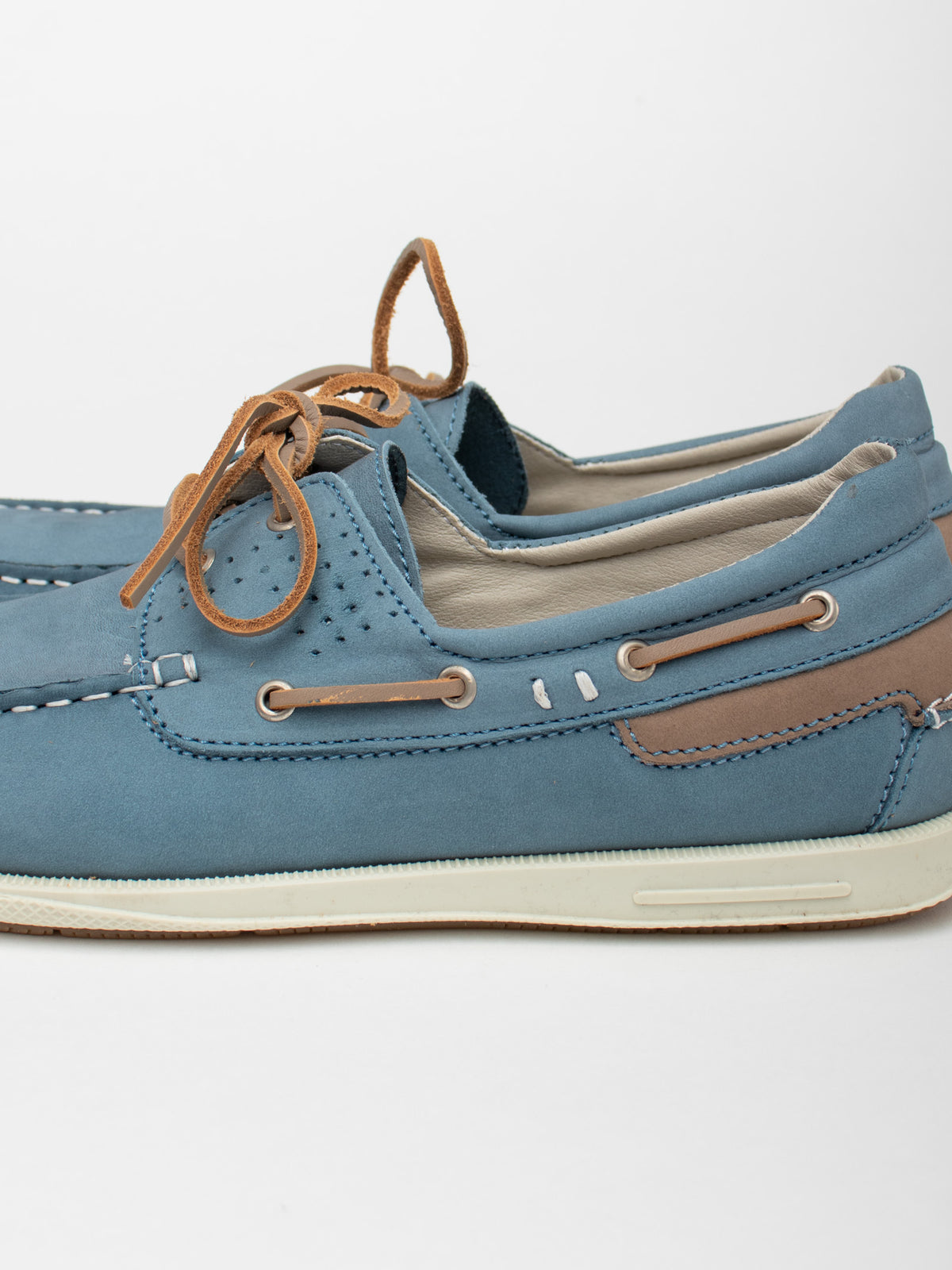 Nubuck leather boat shoes