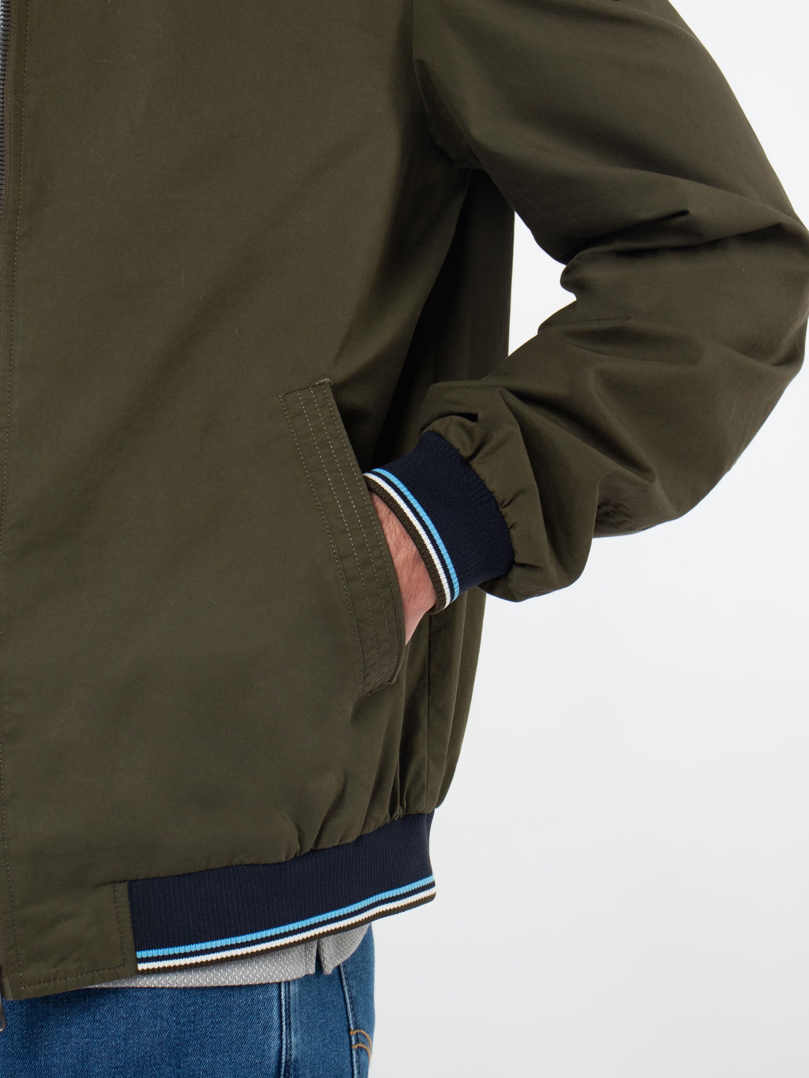 Cazadora biker detalles contrastados