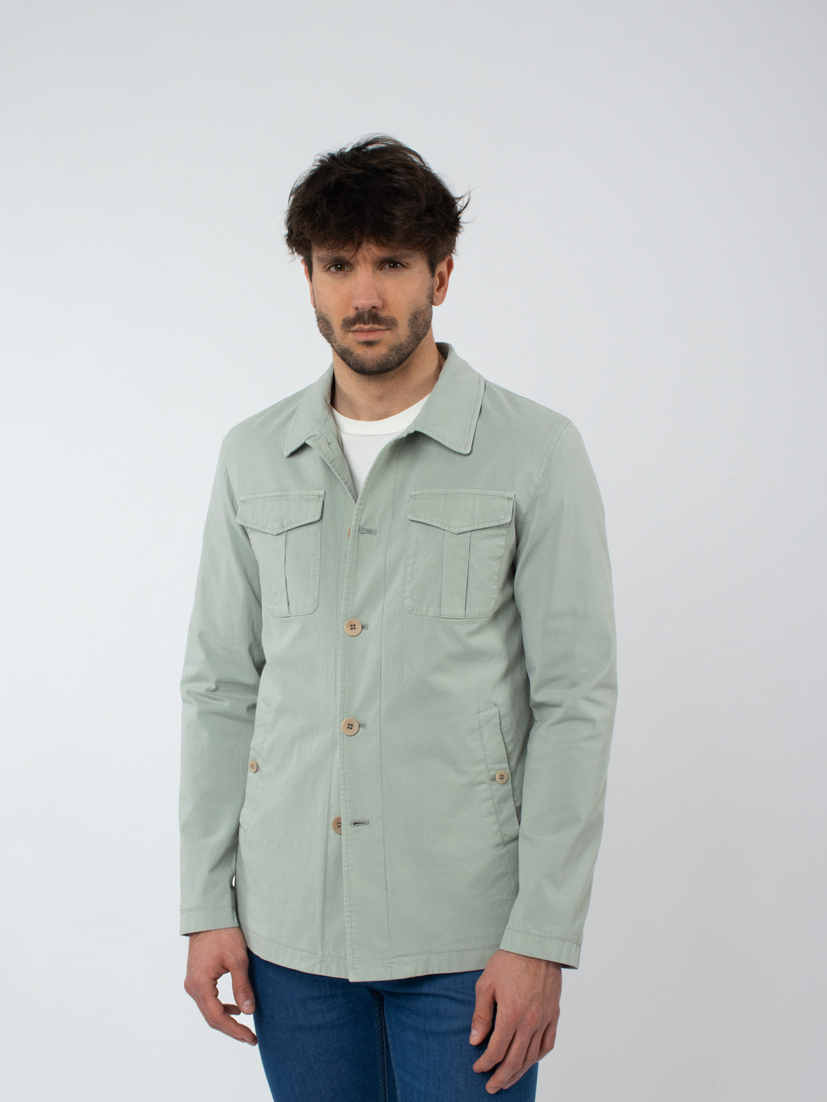 Sobrecamisa detalle bolsillos