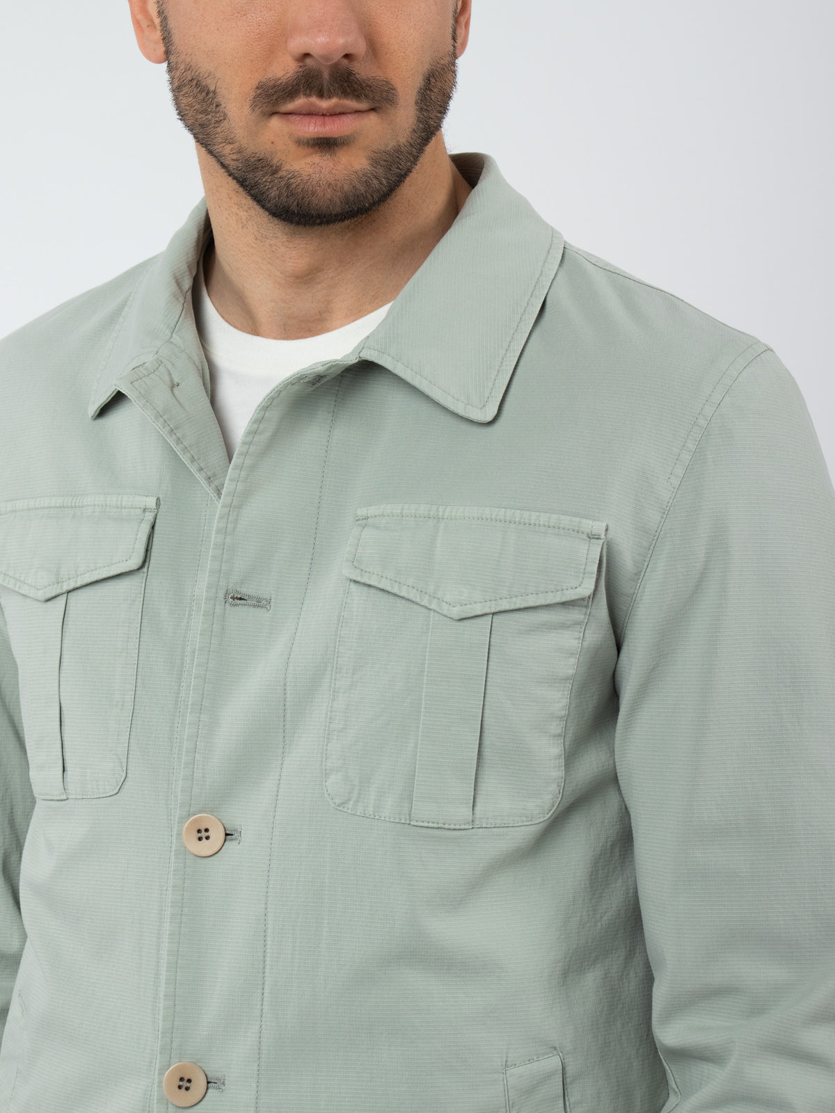 Sobrecamisa detalle bolsillos