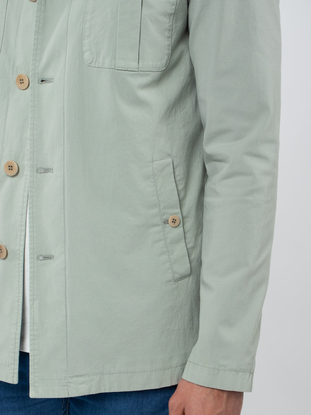 Sobrecamisa detalle bolsillos