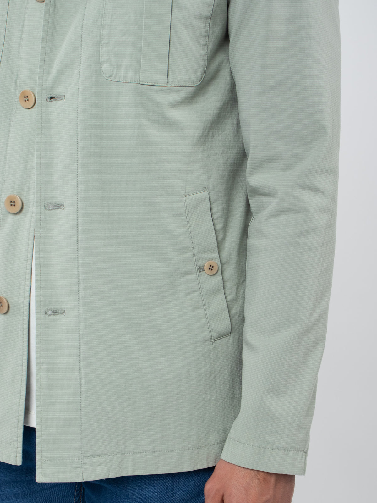 Sobrecamisa detalle bolsillos