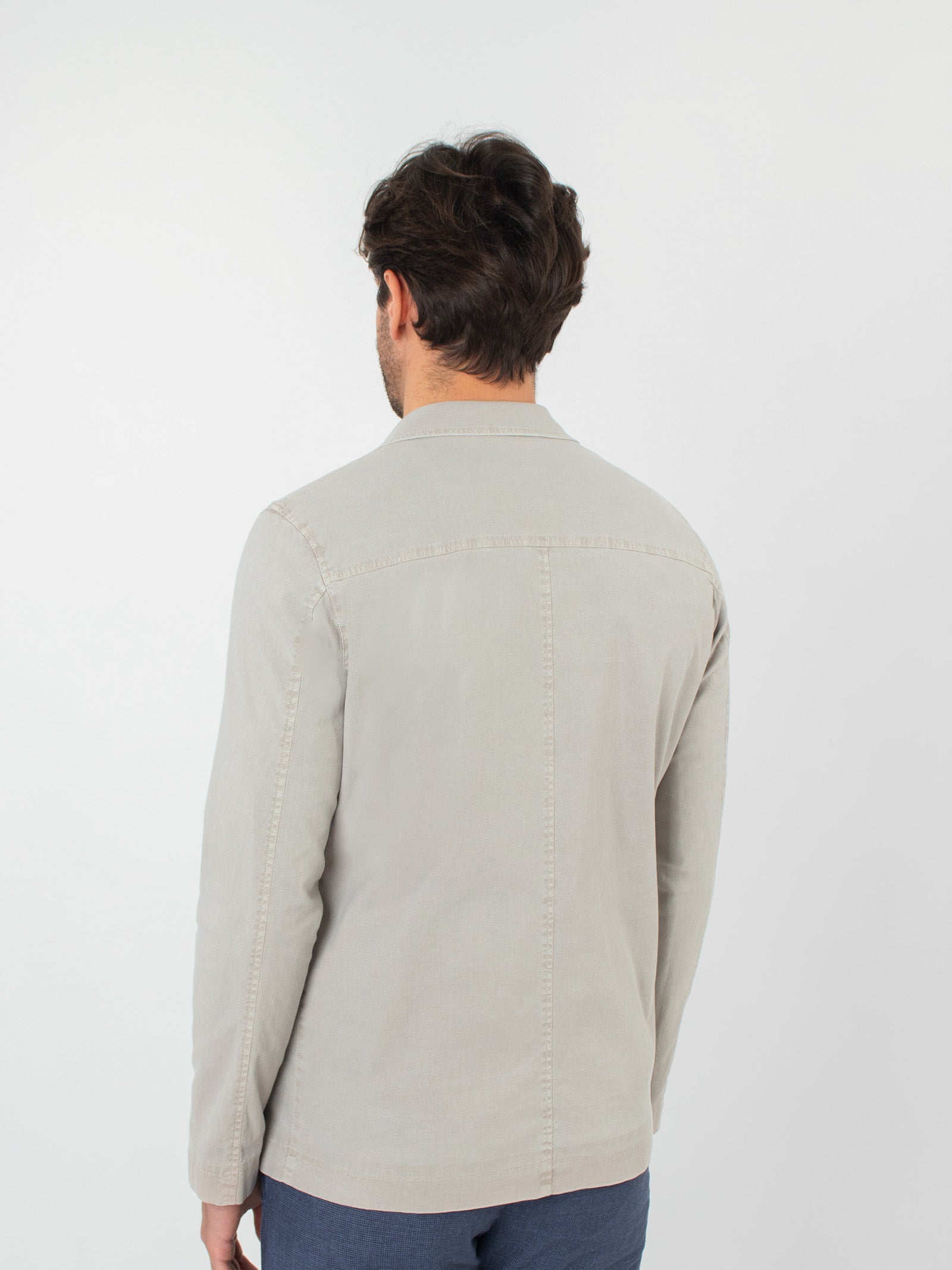 Chaqueta estructura detalle bolsillos