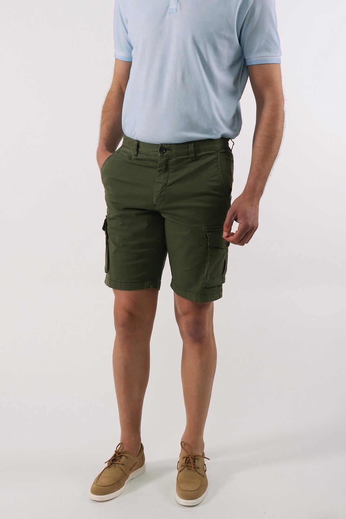 Regular fit cargo shorts