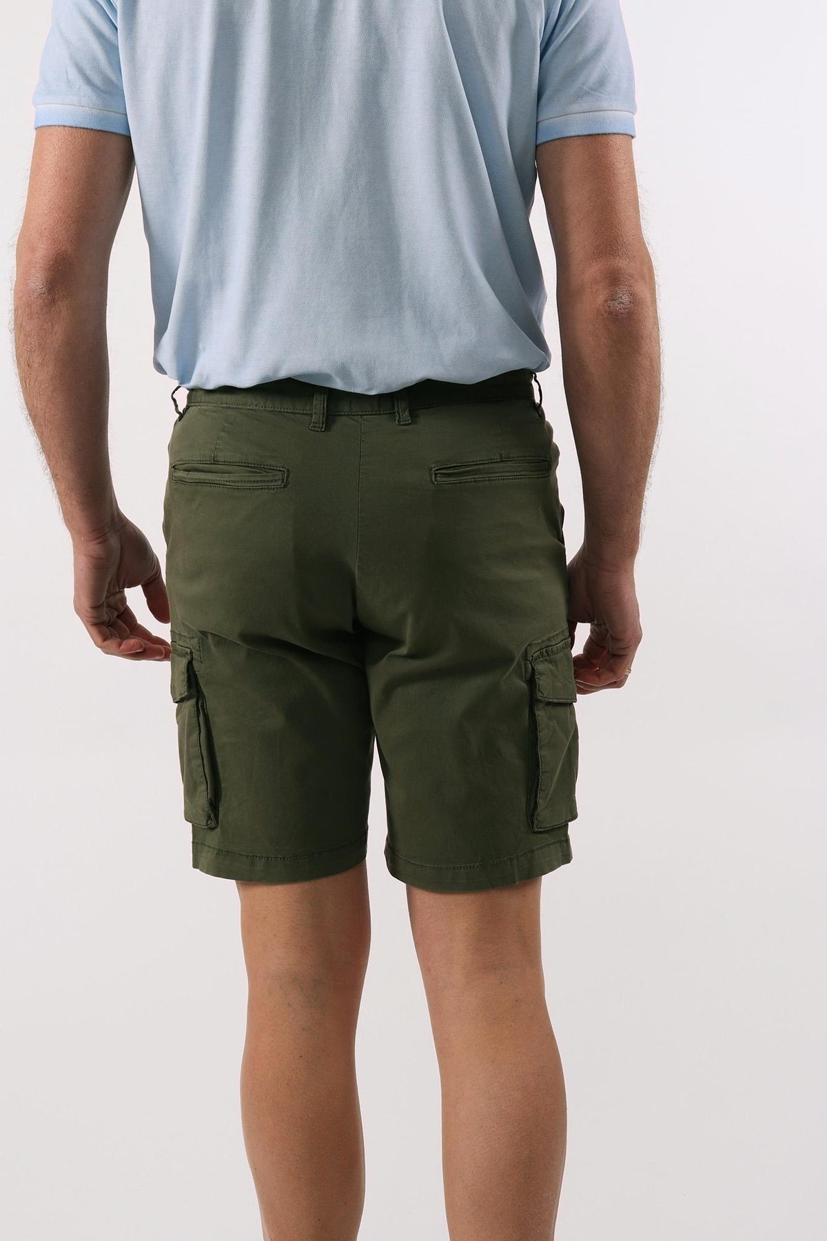 Regular fit cargo shorts