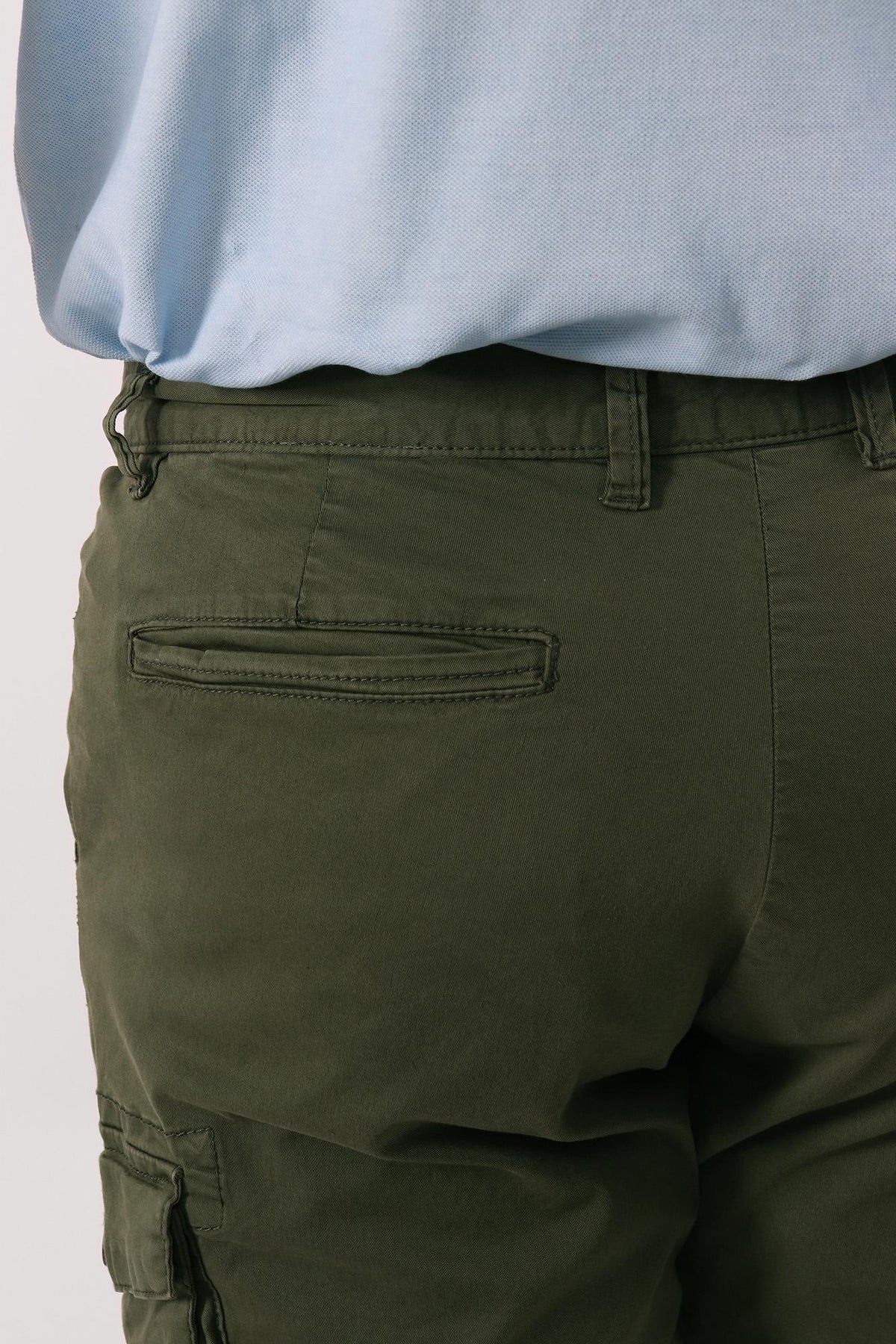 Regular fit cargo shorts