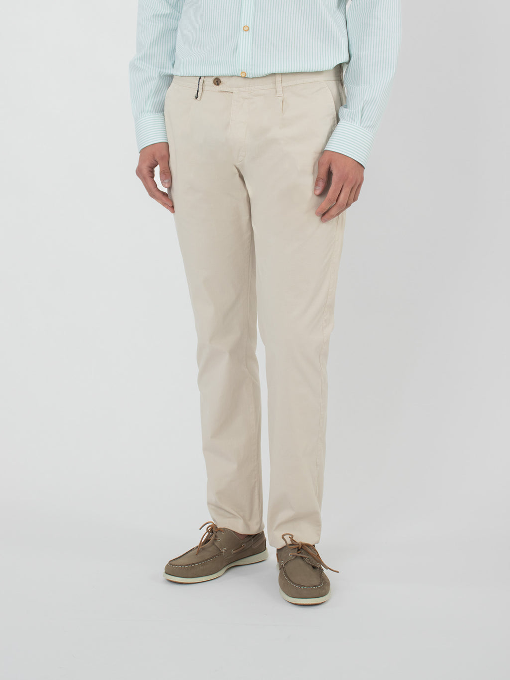 Pantalón chino slim fit con pliegue