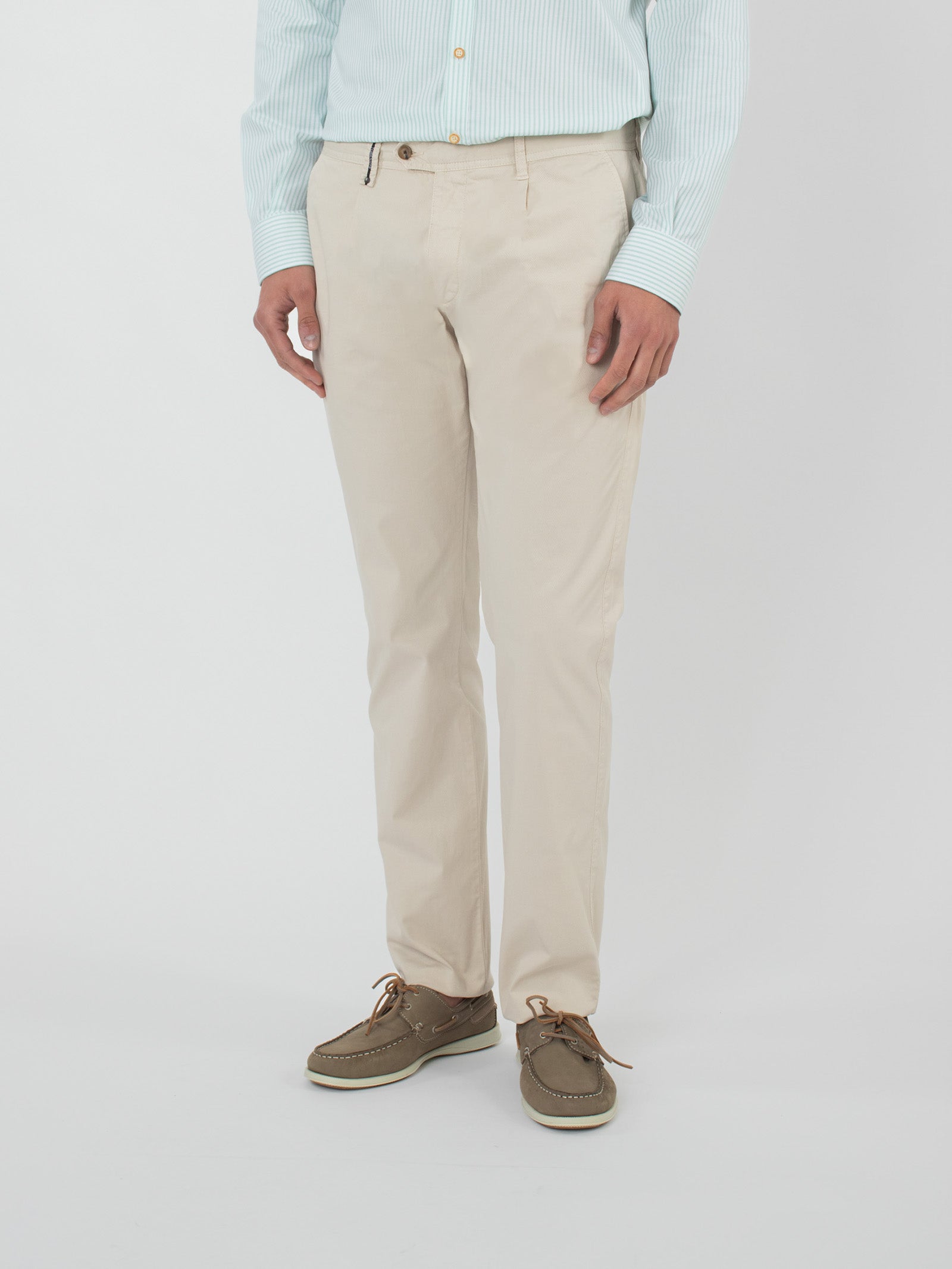 Pantalón chino slim fit con pliegue