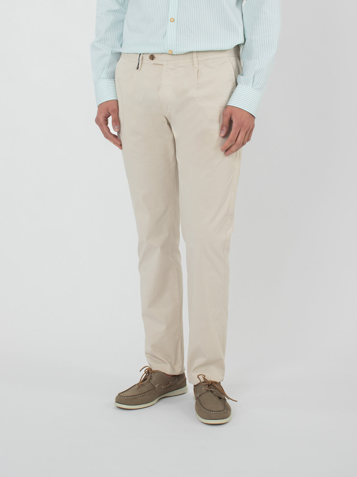 Slim fit chino trousers with pleat