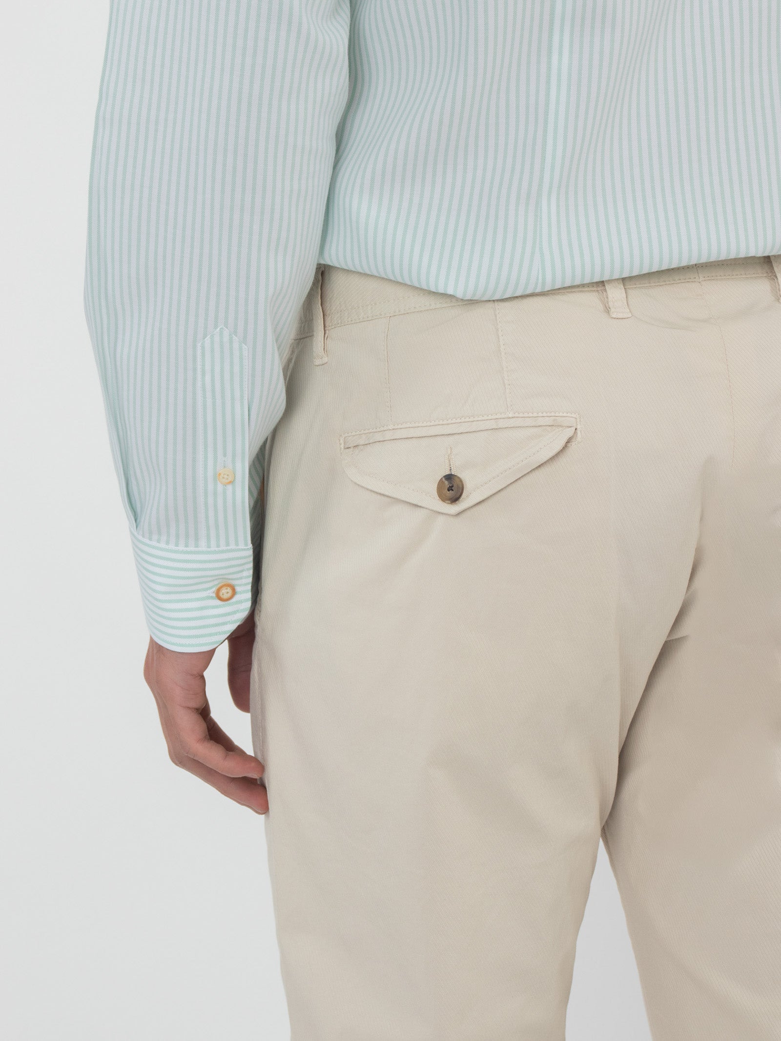 Pantalón chino slim fit con pliegue