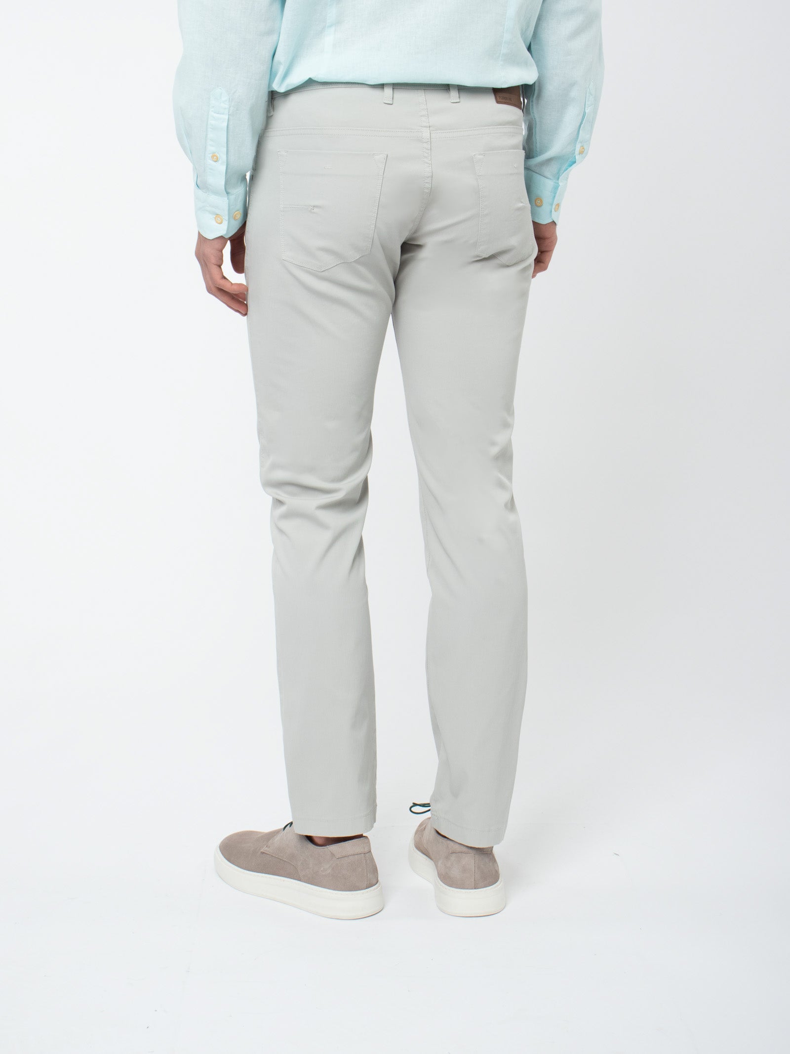 Pantalón tejanero slim fit canutillo
