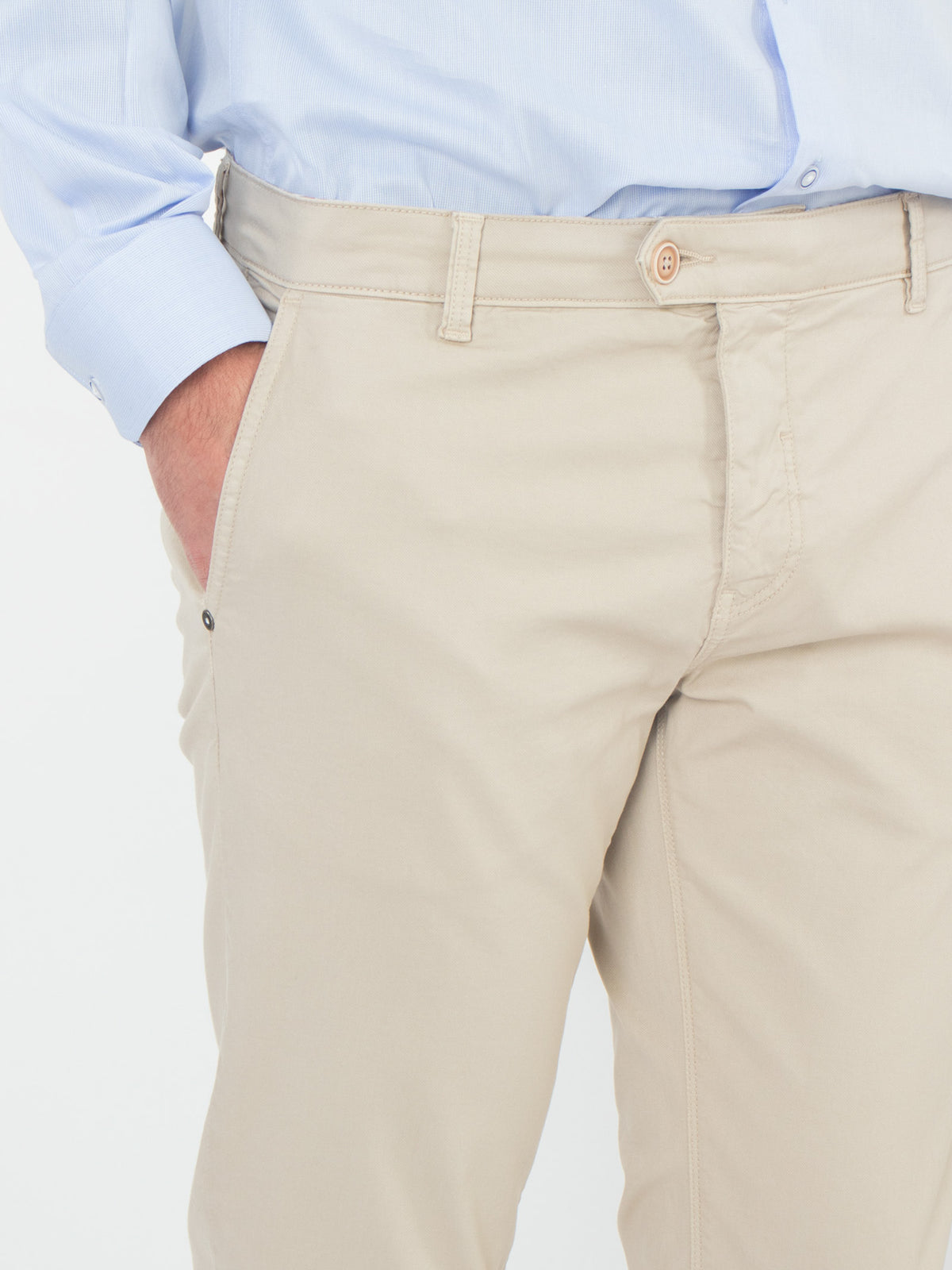 Slim fit chinos with micro-print