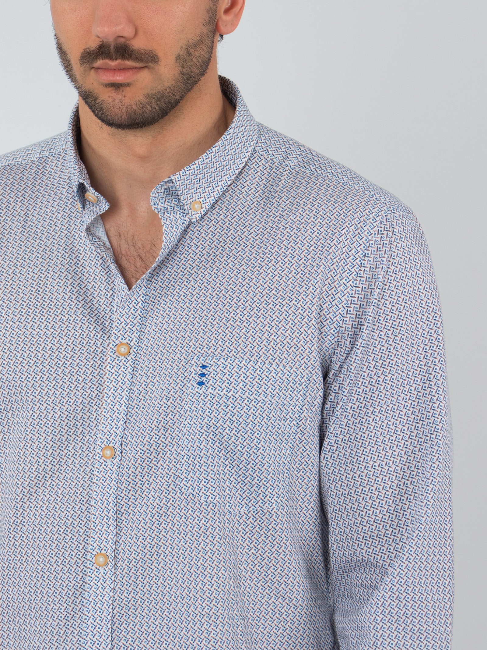 Camisa estampado geométrico slim fit