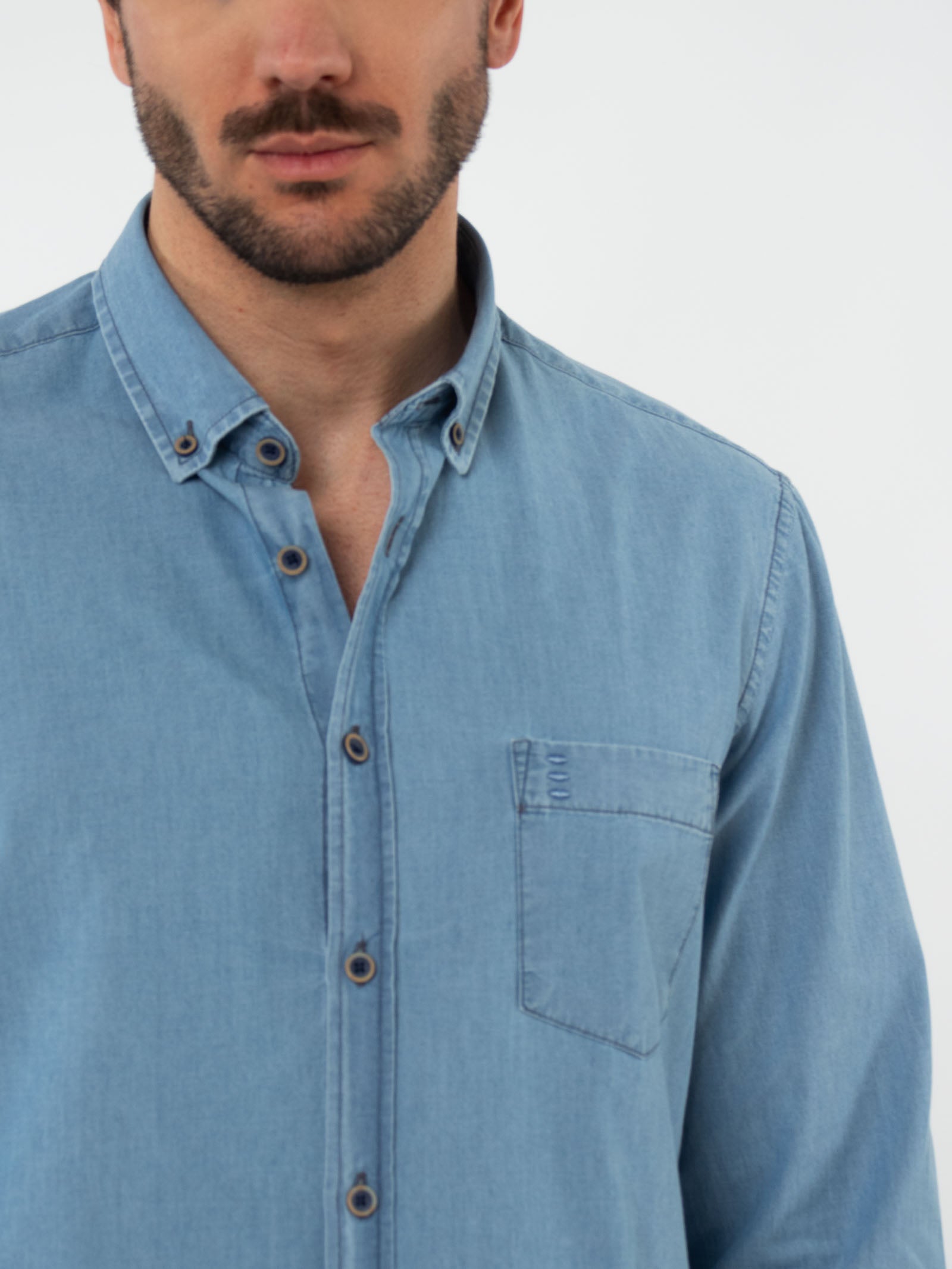 Camisa slim fit efecto denim
