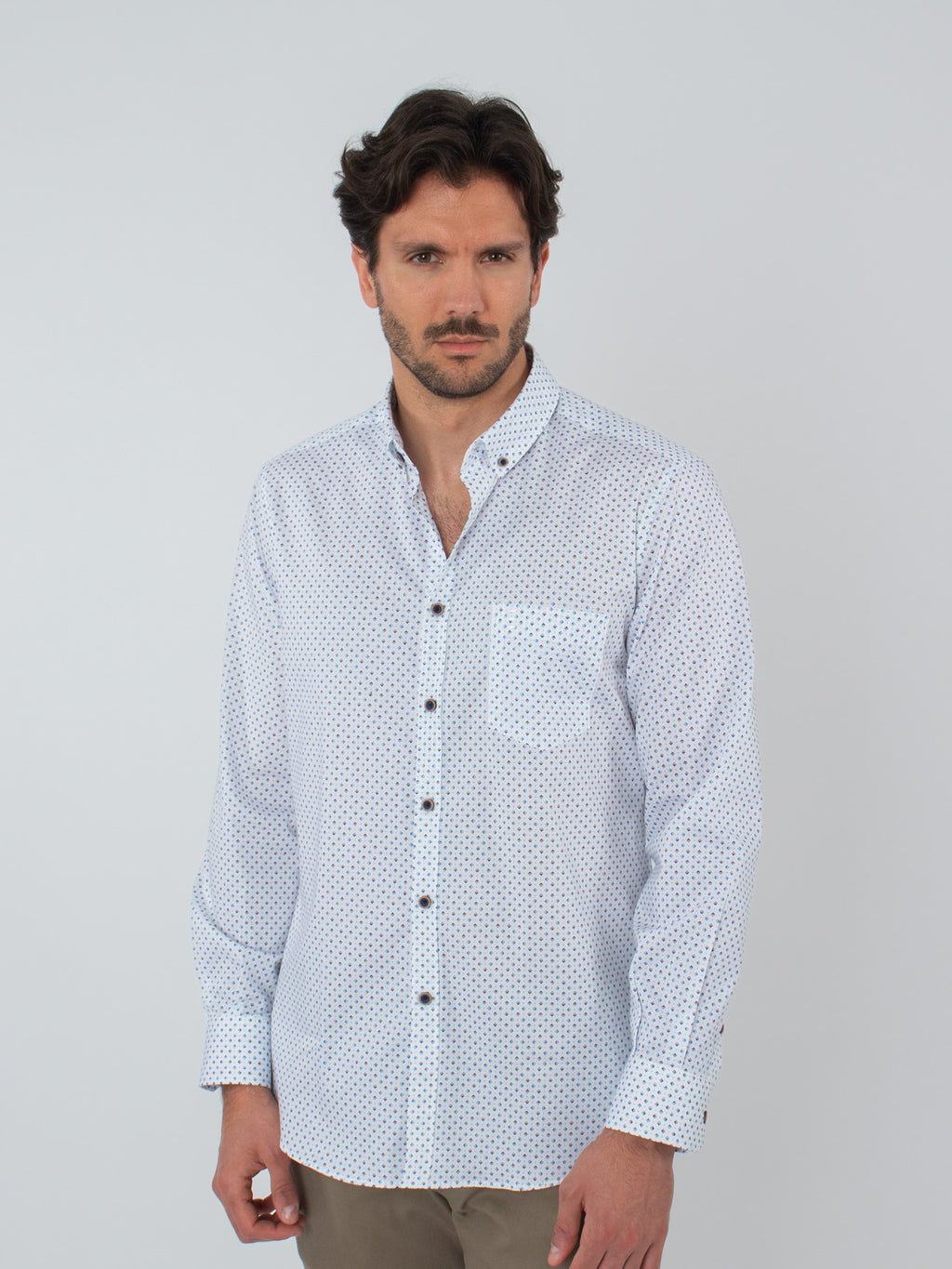 Camisa slim fit estampada con bolsillo