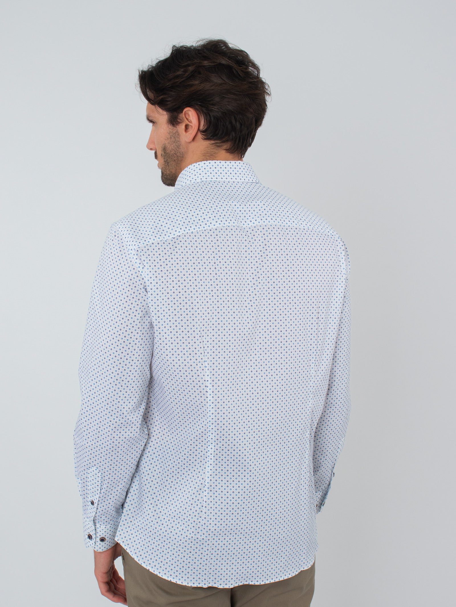 Camisa slim fit estampada con bolsillo