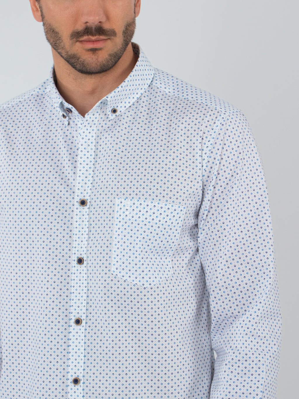 Camisa slim fit estampada con bolsillo
