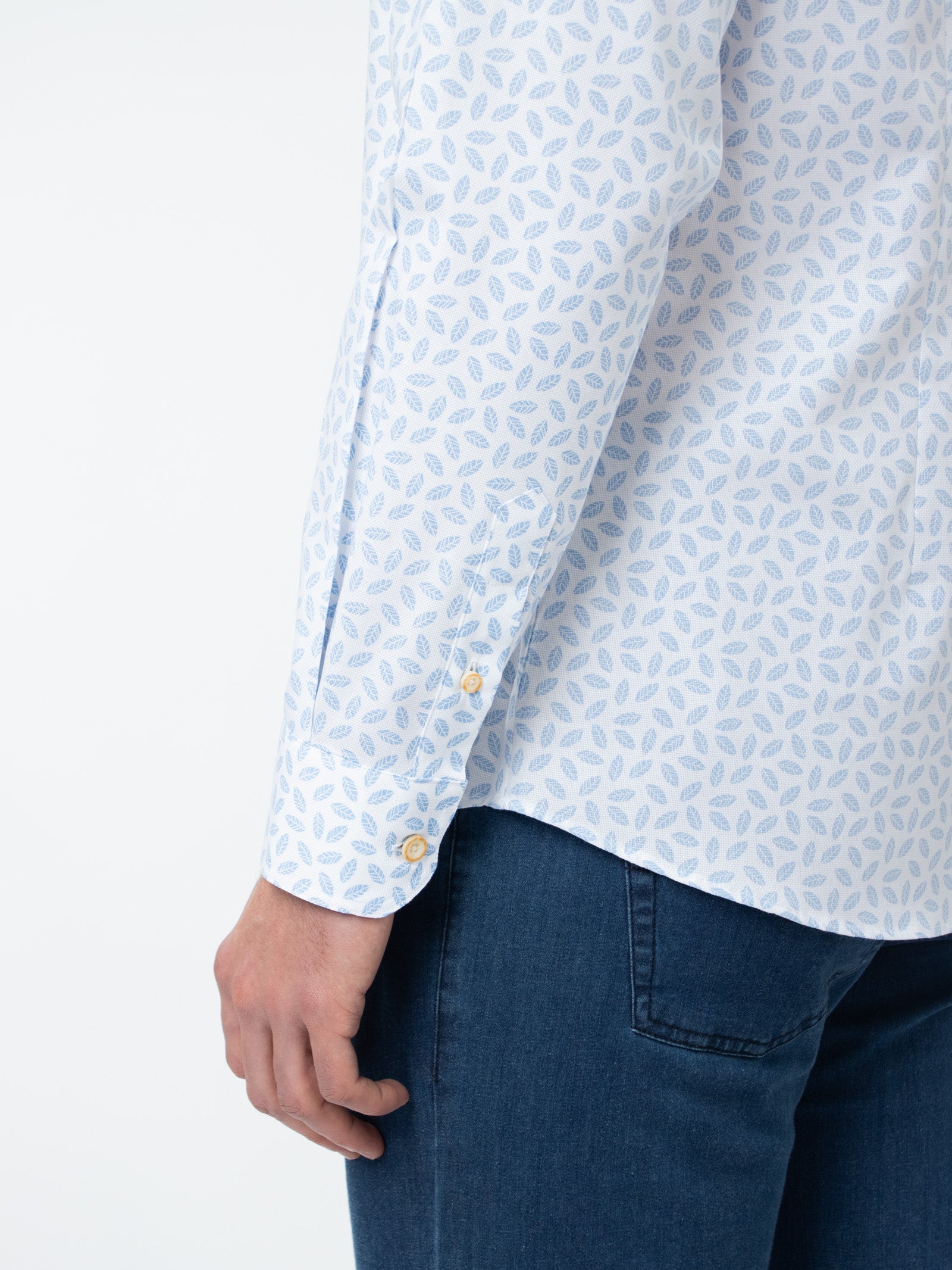 Camisa regular fit estampado hojas