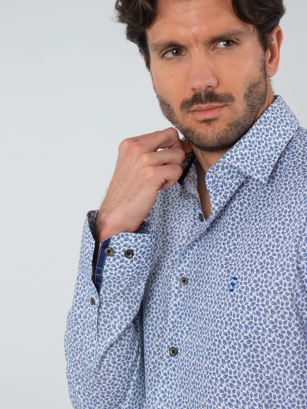 Camisa estampado de hojas