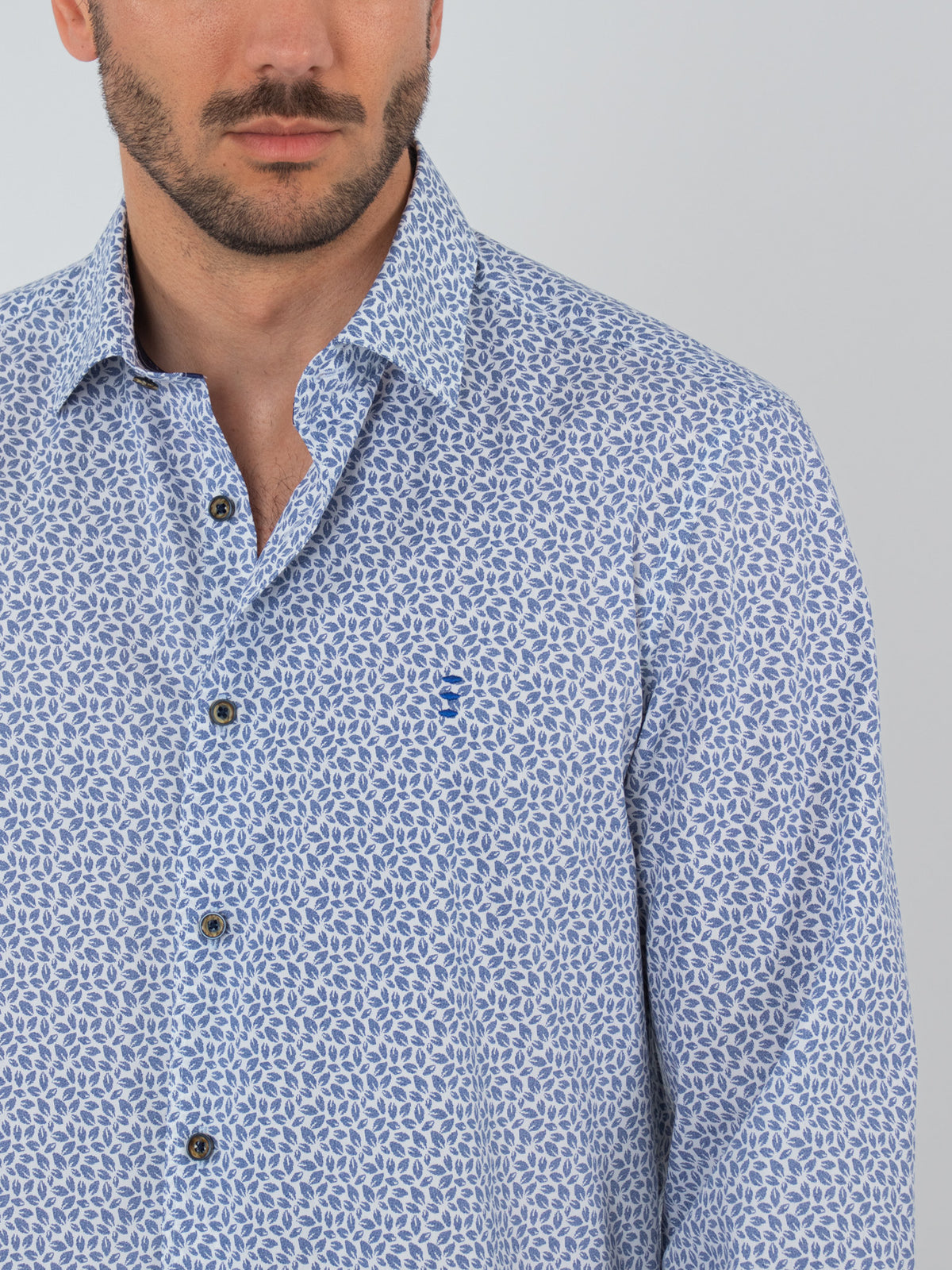 Camisa estampado de hojas