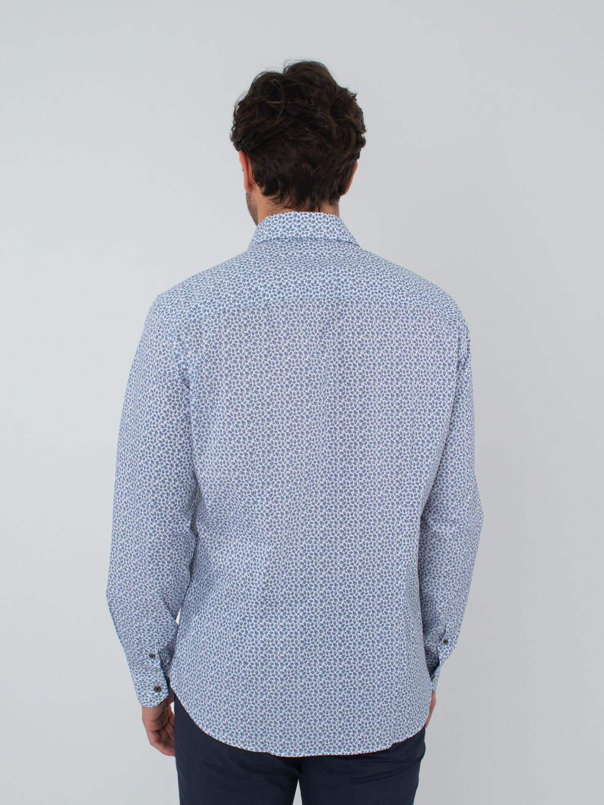 Camisa estampado de hojas