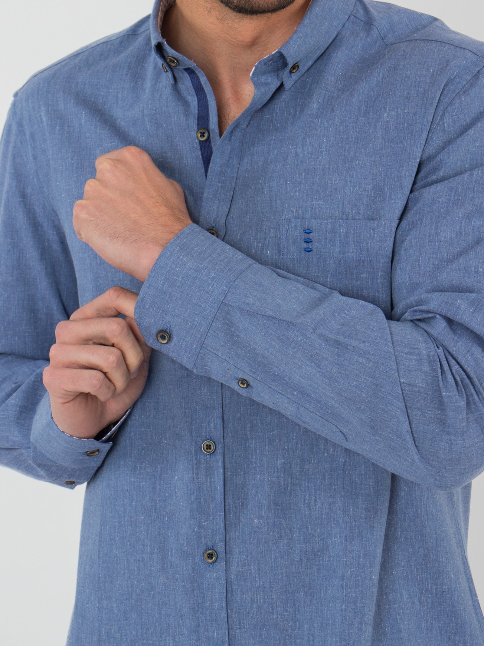 Camisa regular fit detalles