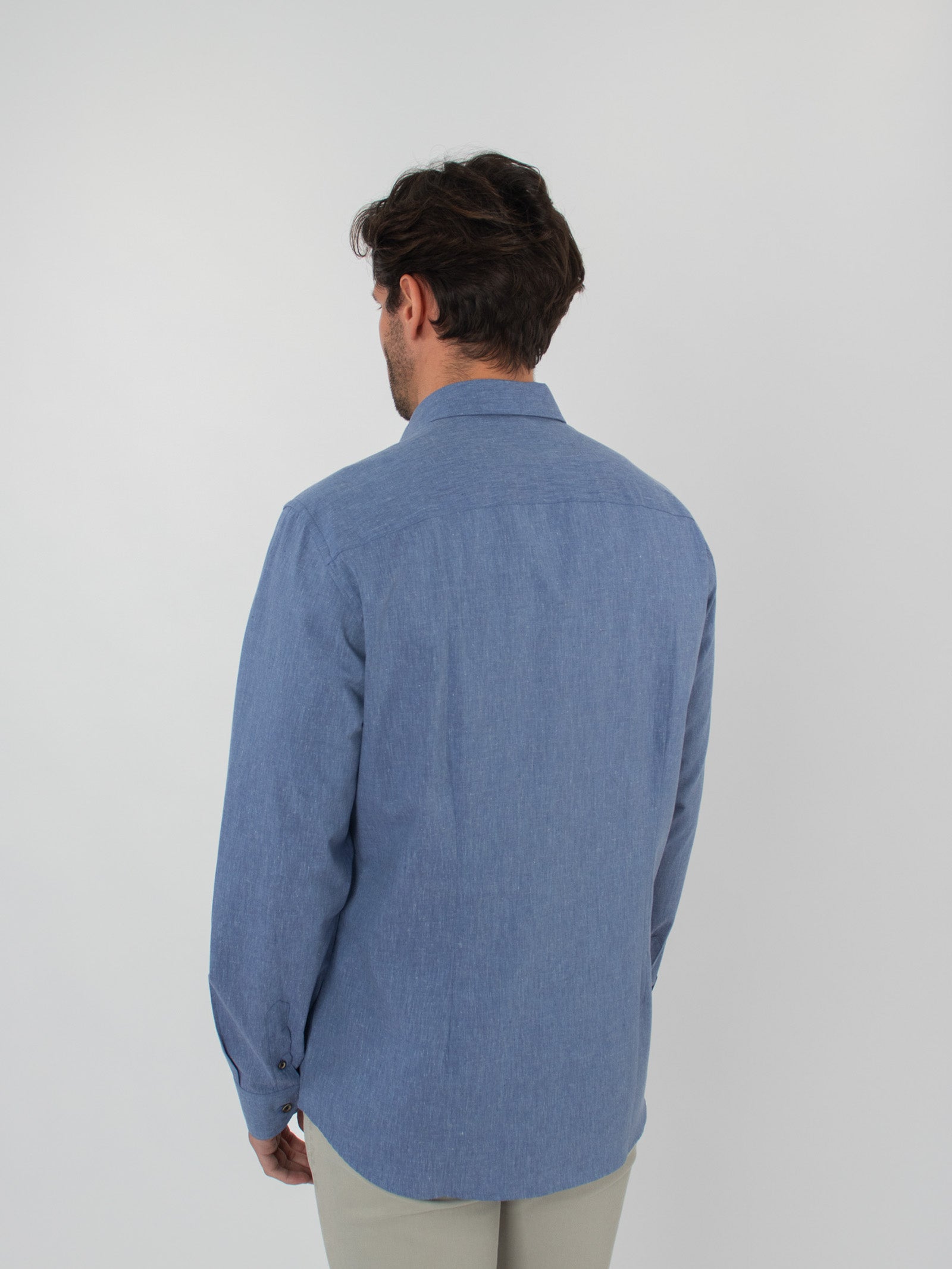Camisa regular fit detalles