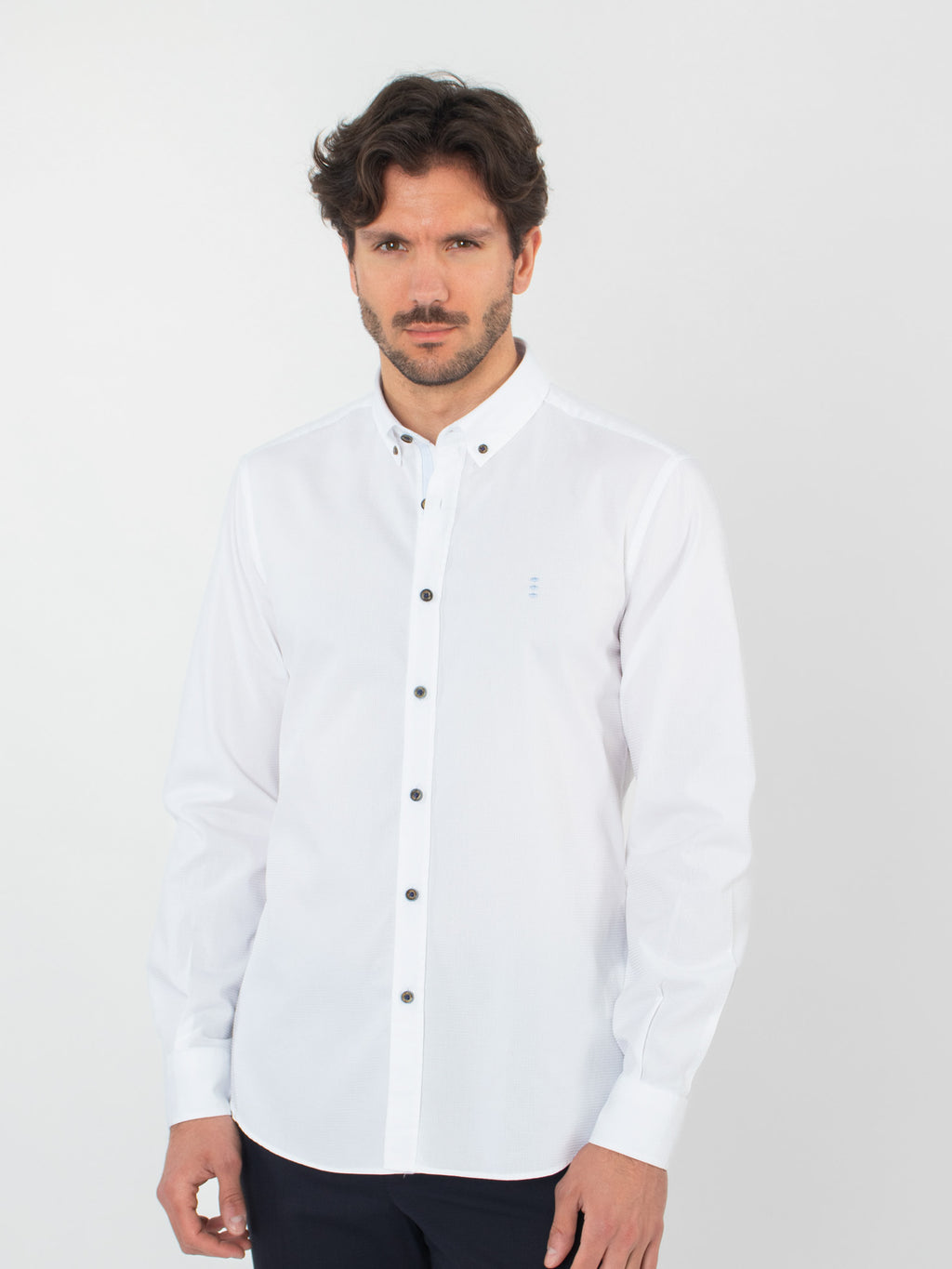Camisa slim fit contrastes