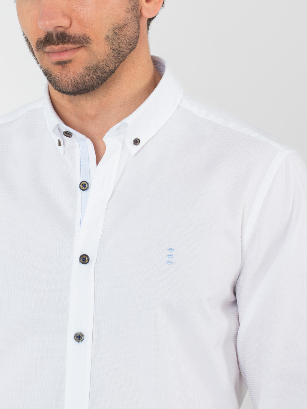 Camisa slim fit contrastes