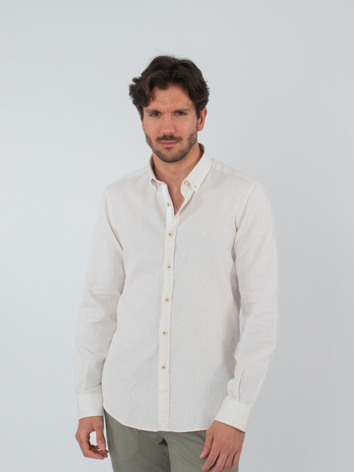 Slim fit shirt with contrast details