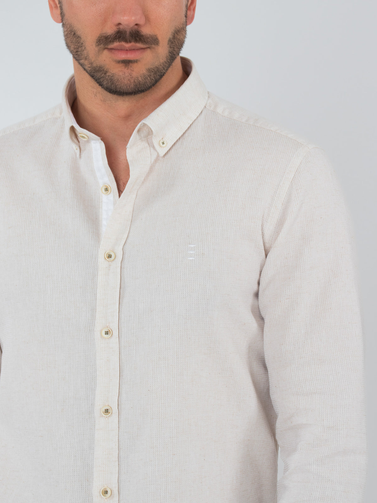 Slim fit shirt with contrast details
