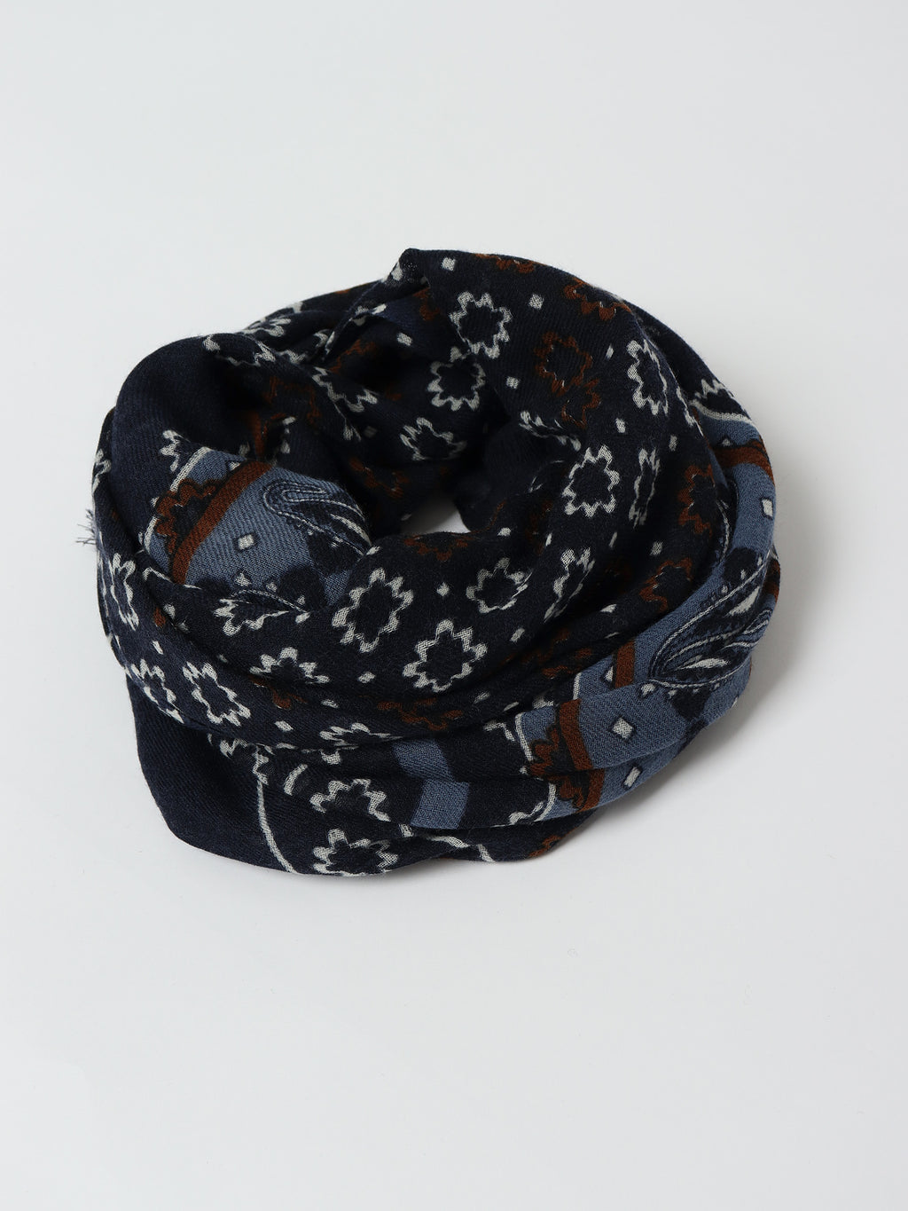 Fular lana motivos paisley