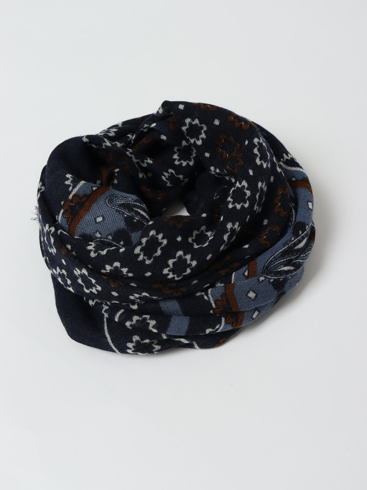 Fular lana motivos paisley