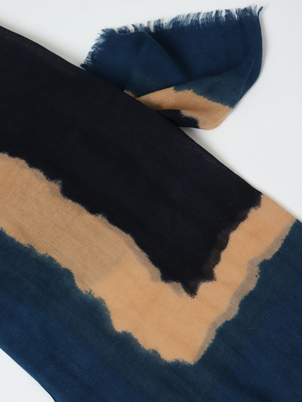 Wool scarf with gradient colour blocks