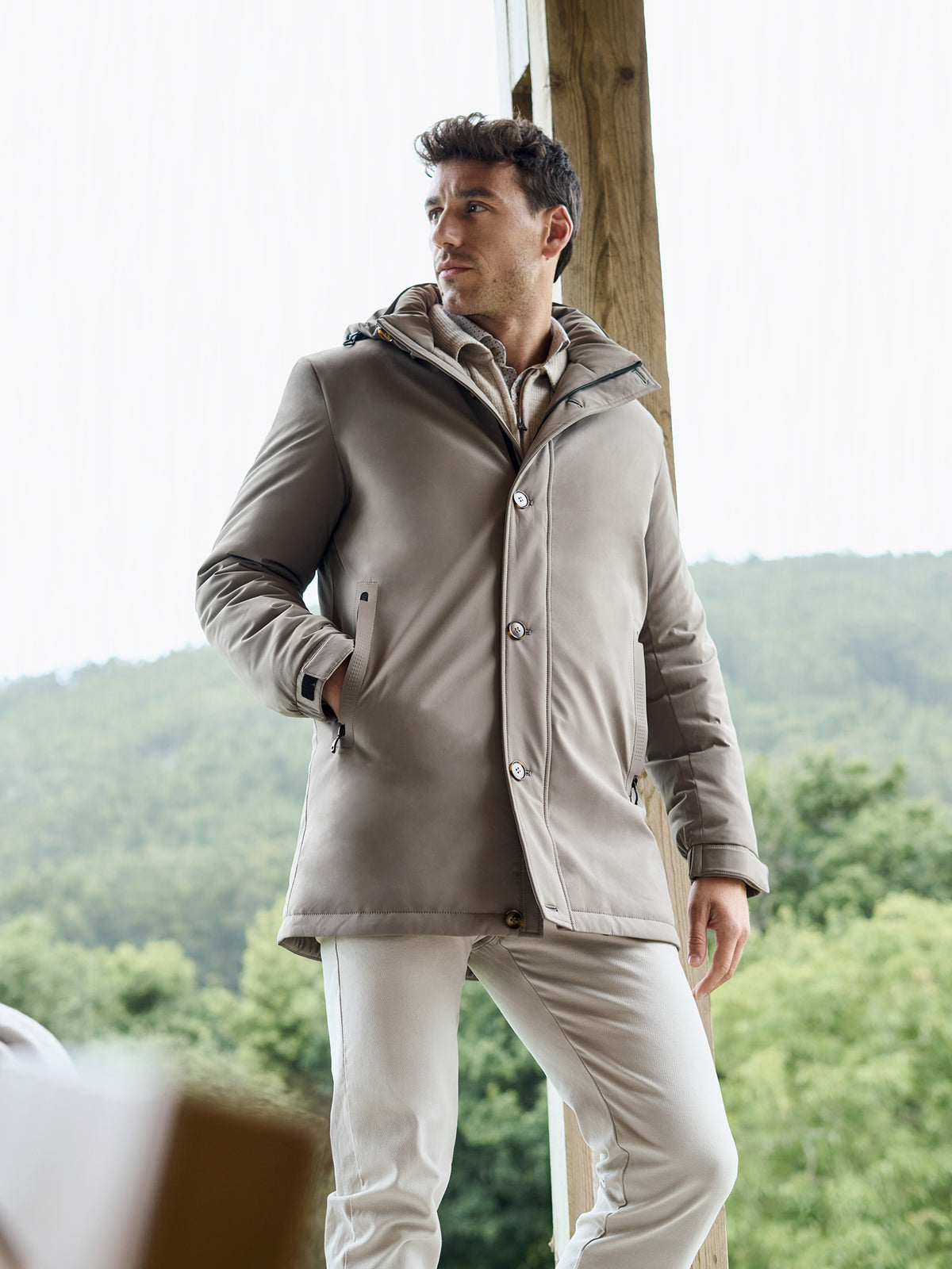 Trench capucha regular fit