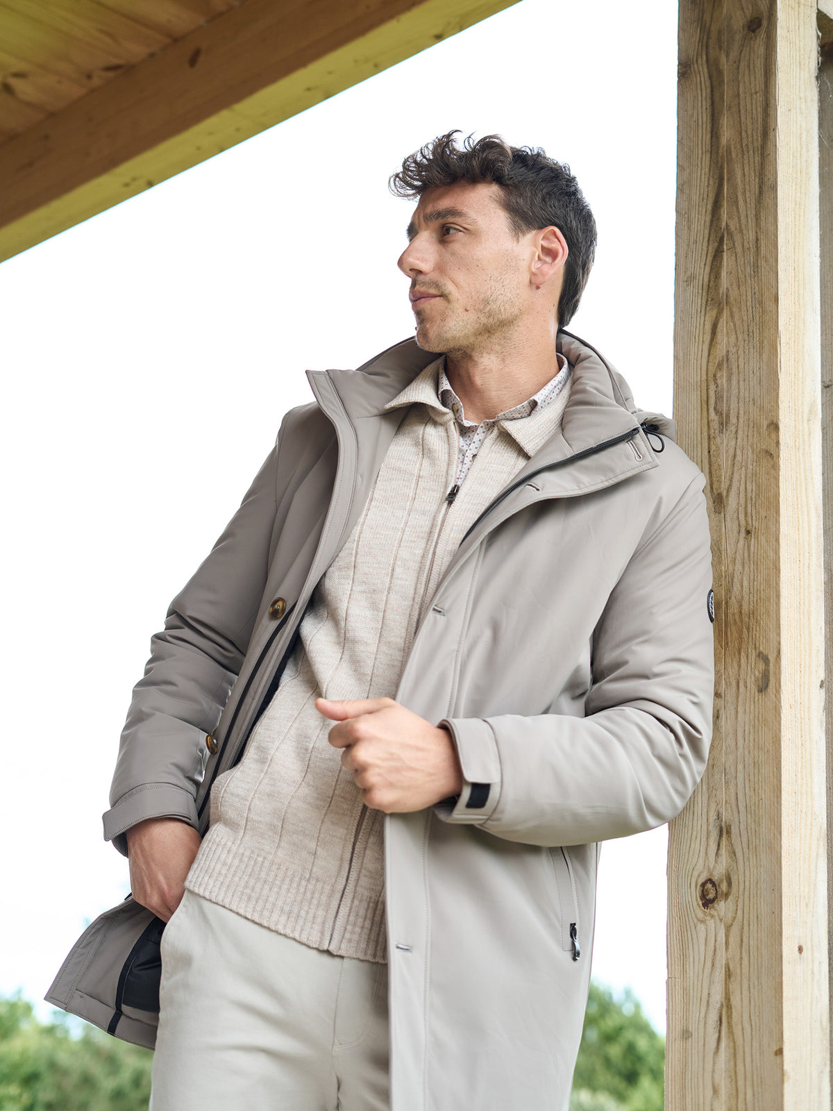 Trench capucha regular fit