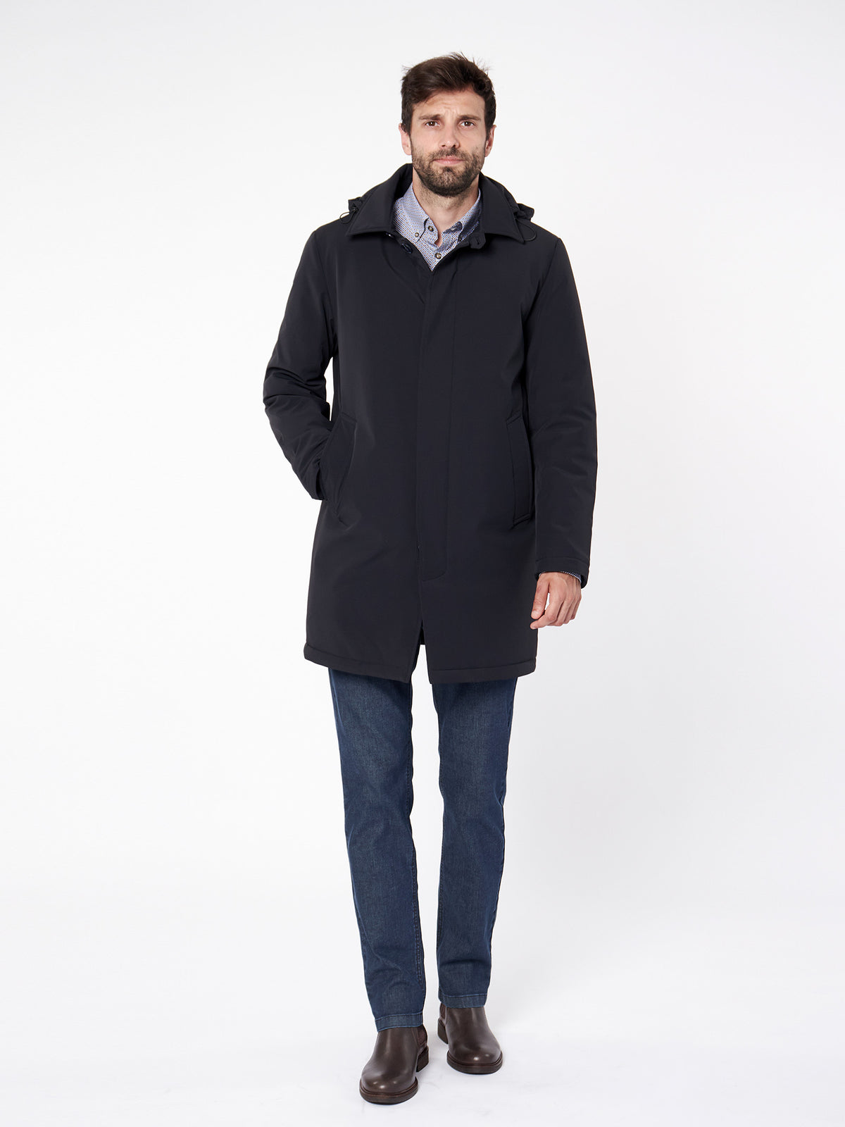 Gabardina regular fit con capucha