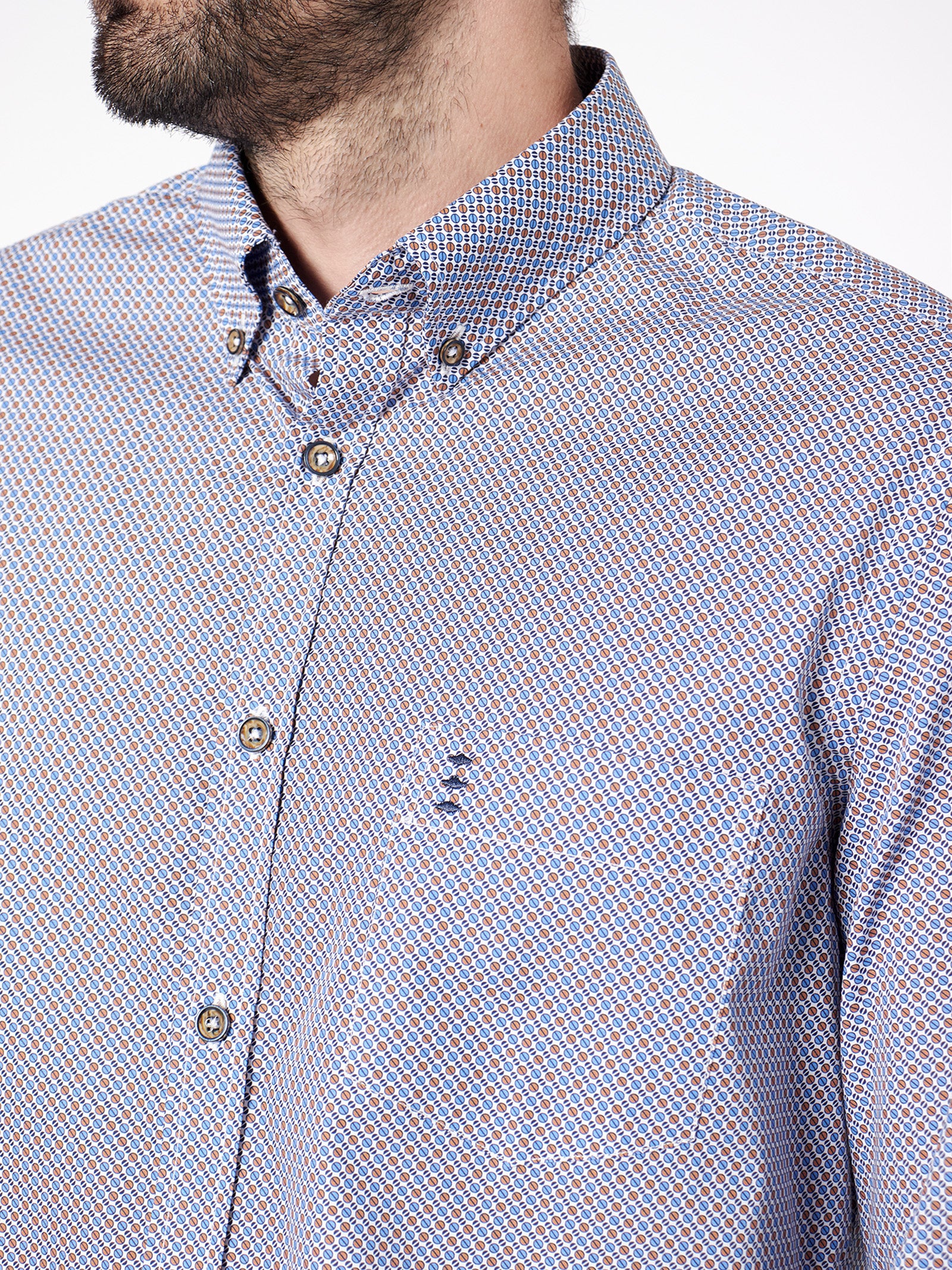 Regular fit shirt with micro spheres