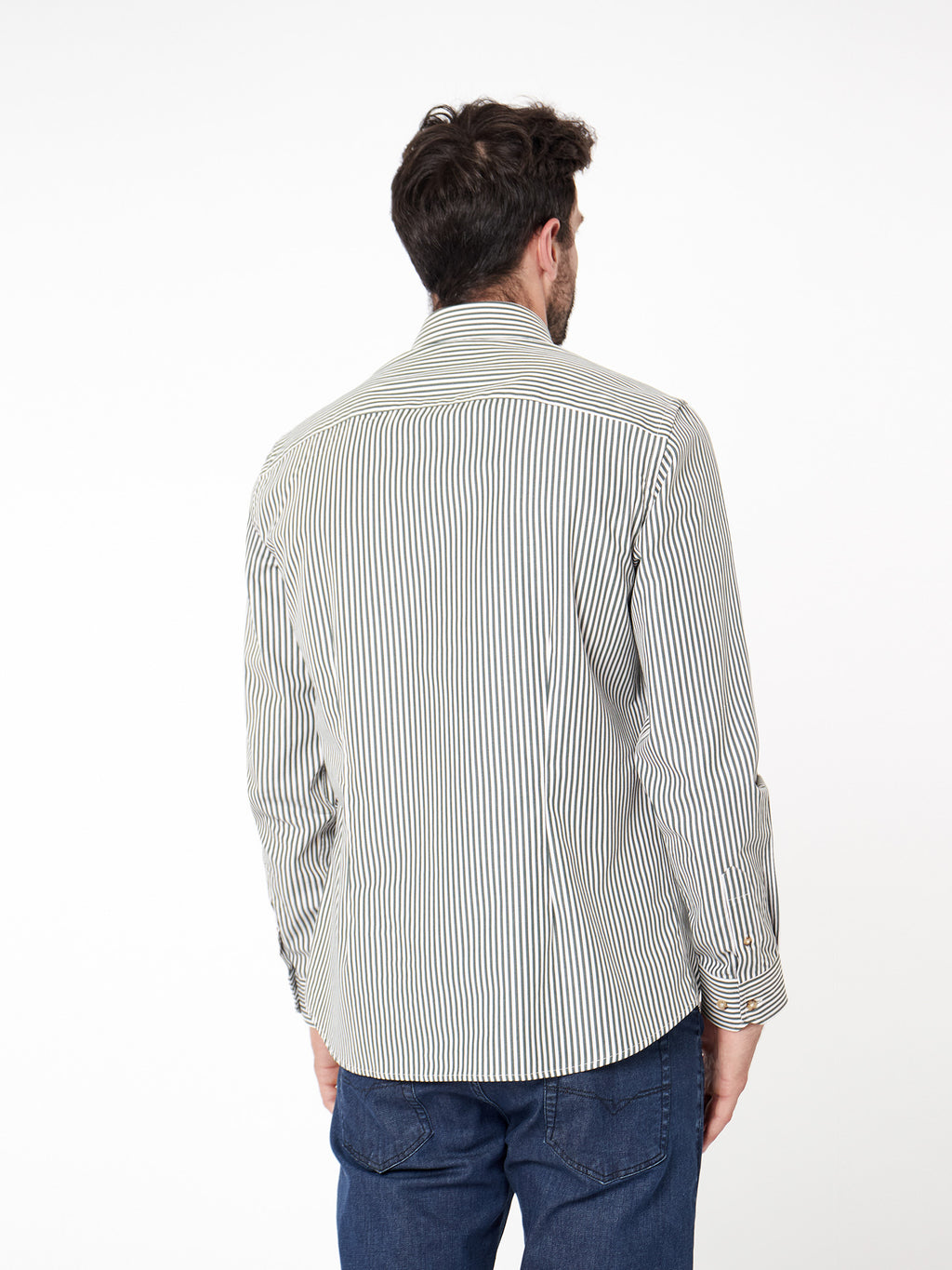 Camisa regular fit rayas con bolsillo