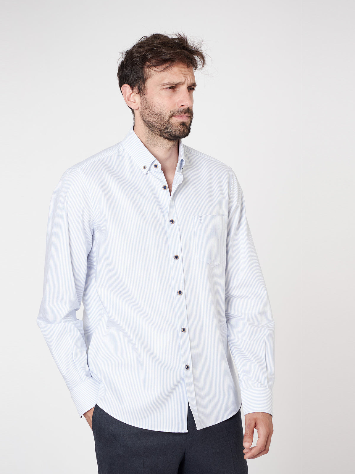 Camisa regular fit de rayas