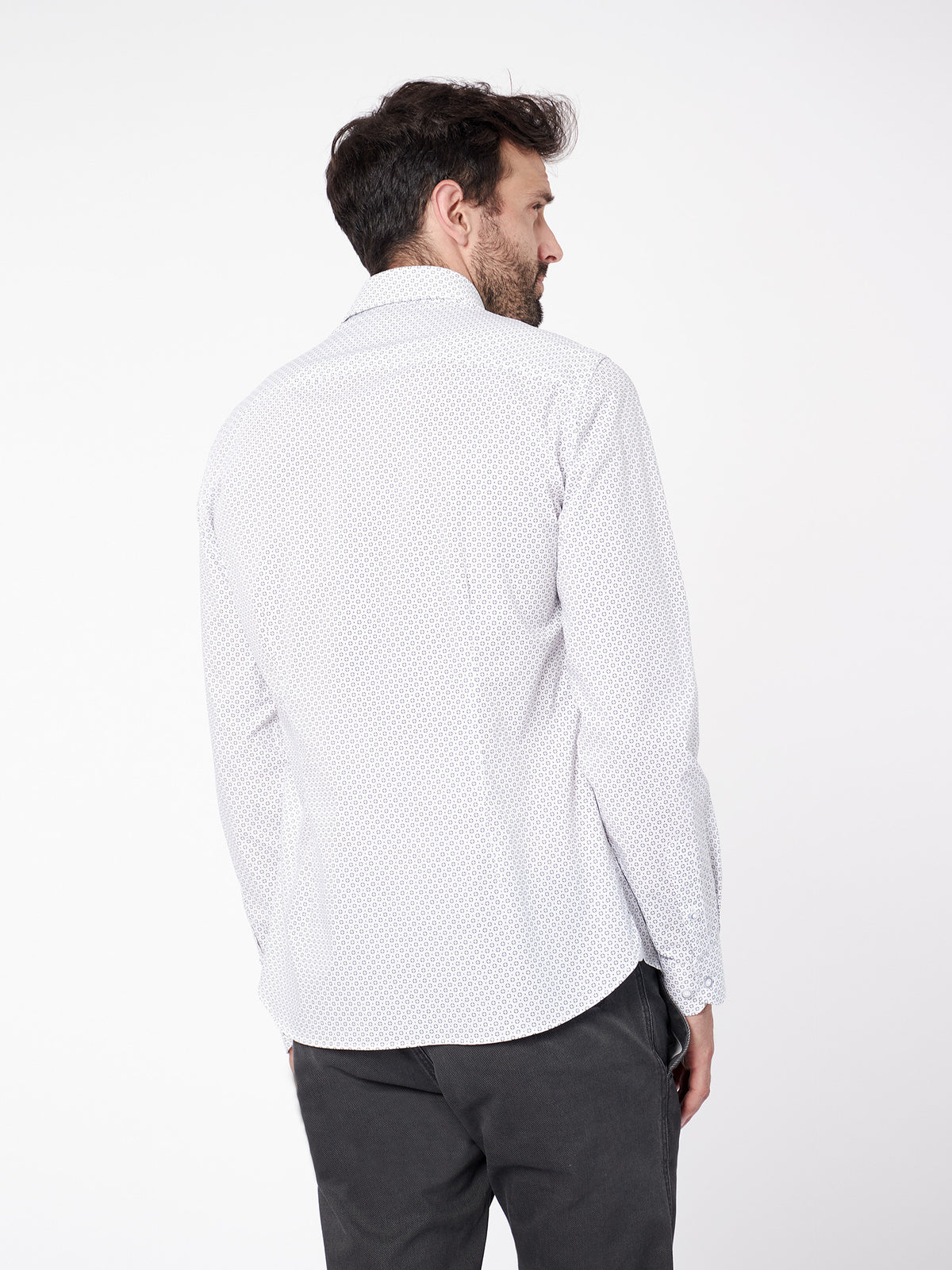 Camisa estampada detalles regular fit