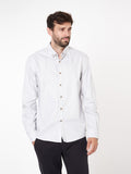 Camisa falso liso slim fit detalles