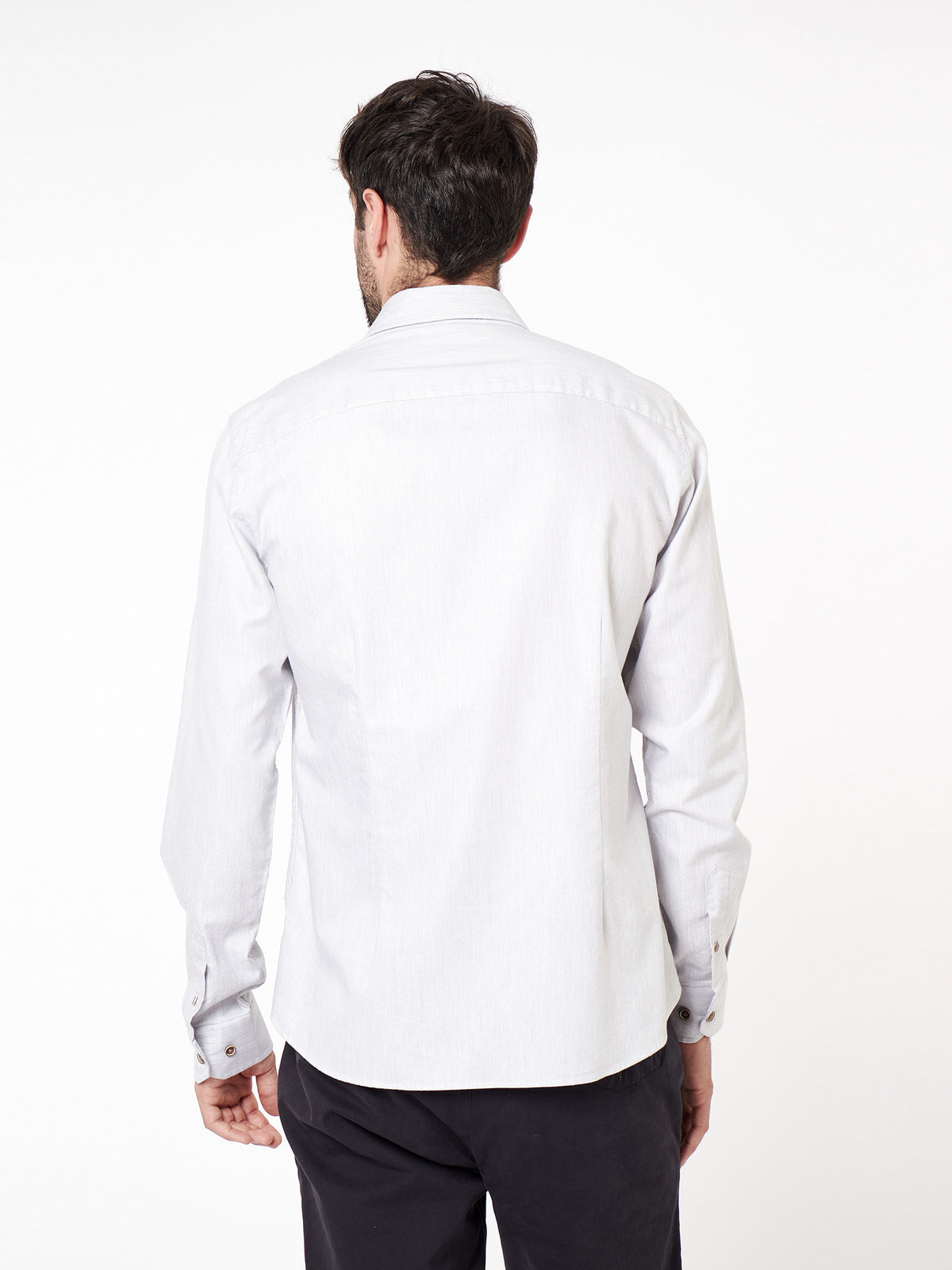 Camisa falso liso slim fit detalles