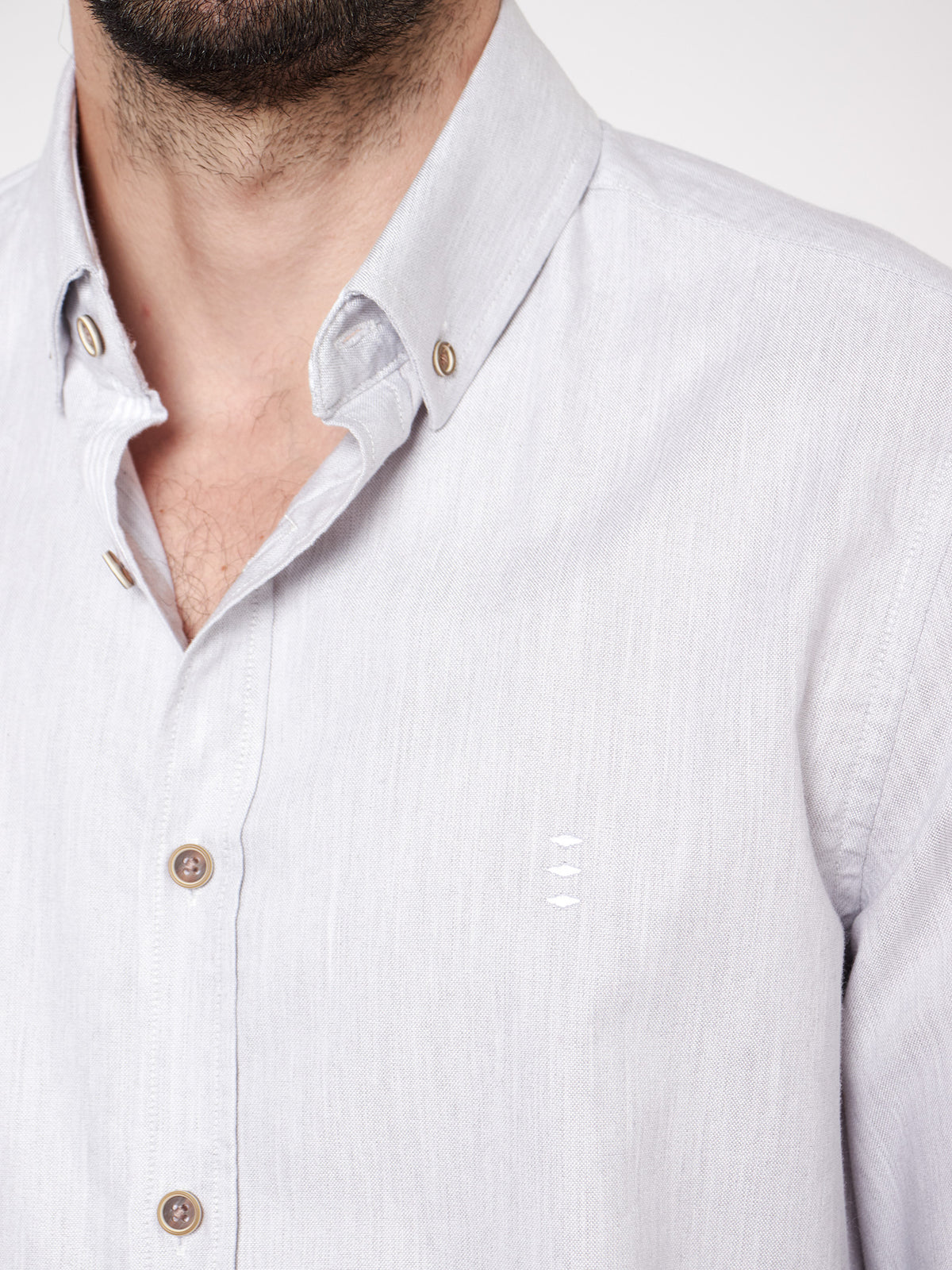 Camisa falso liso slim fit detalles