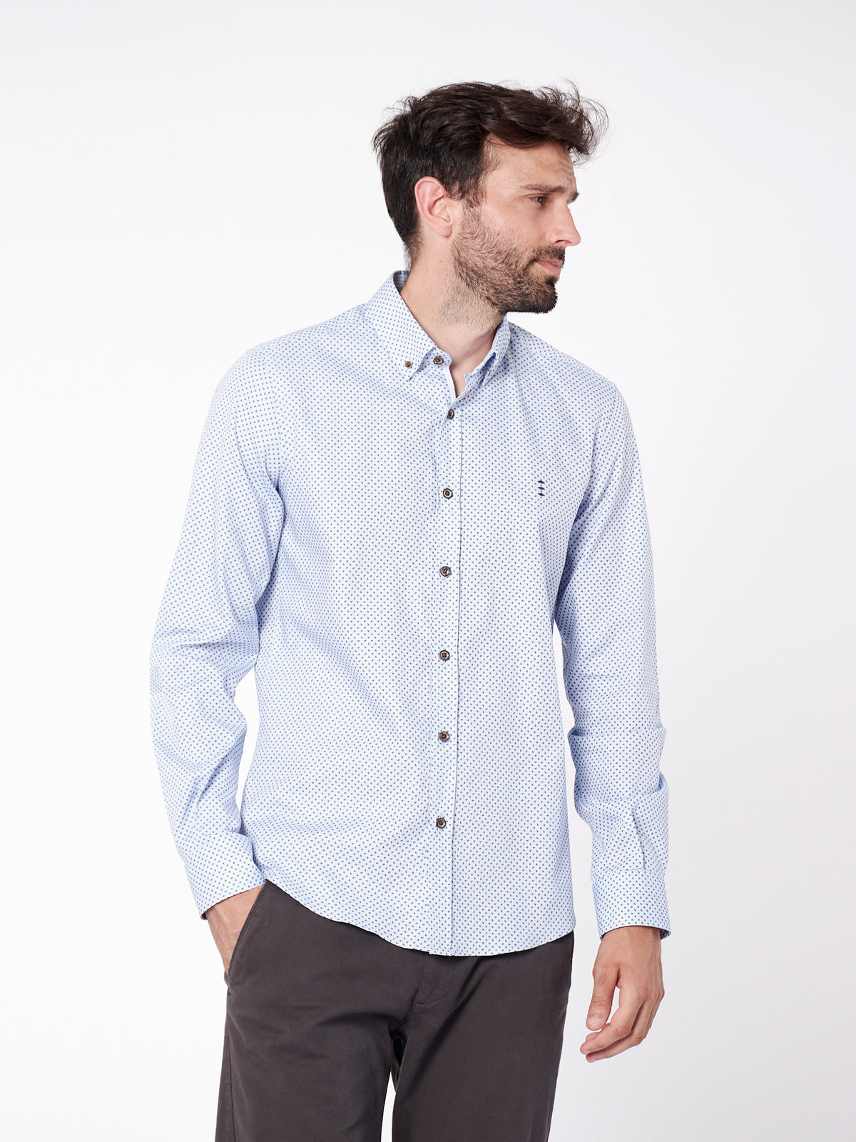 Camisa bicolor estampada con detalles slim fit